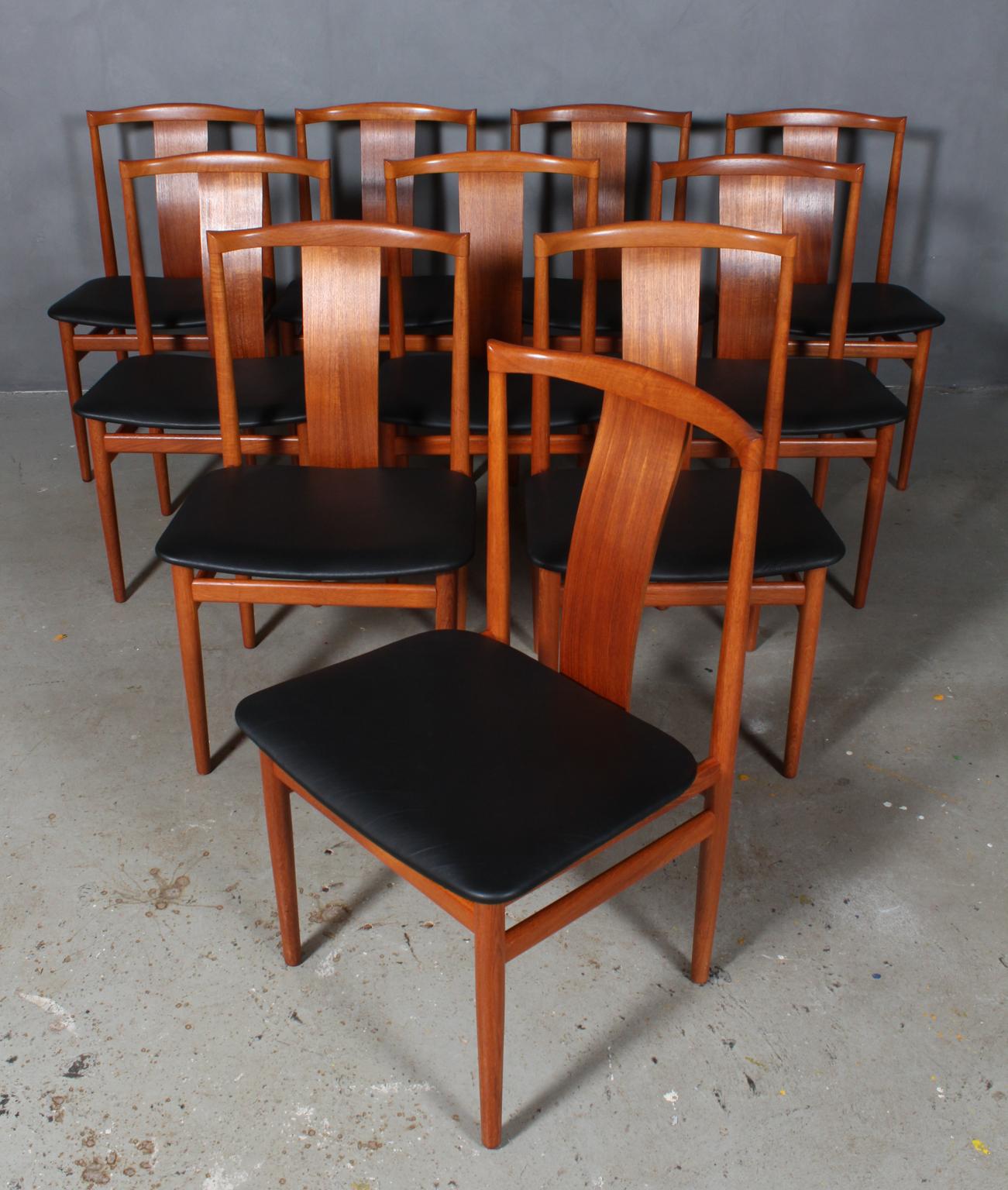 Henning Sørensen set of four high back dining chairs in partly solid teak.

New upholstered with black aniline leather.

Made by Dan-EX in the 1960s.