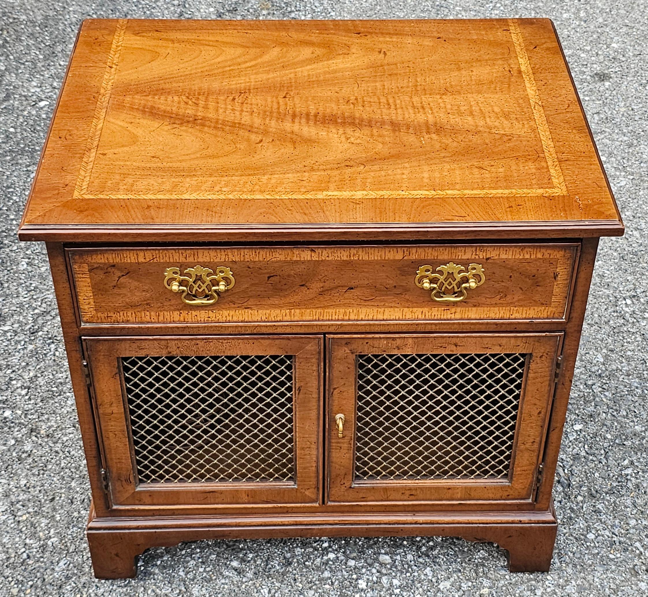 Mid-Century Modern Henredon 18ème siècle Portfolio Cabinet d'appoint en acajou incrusté de bois de satin en vente