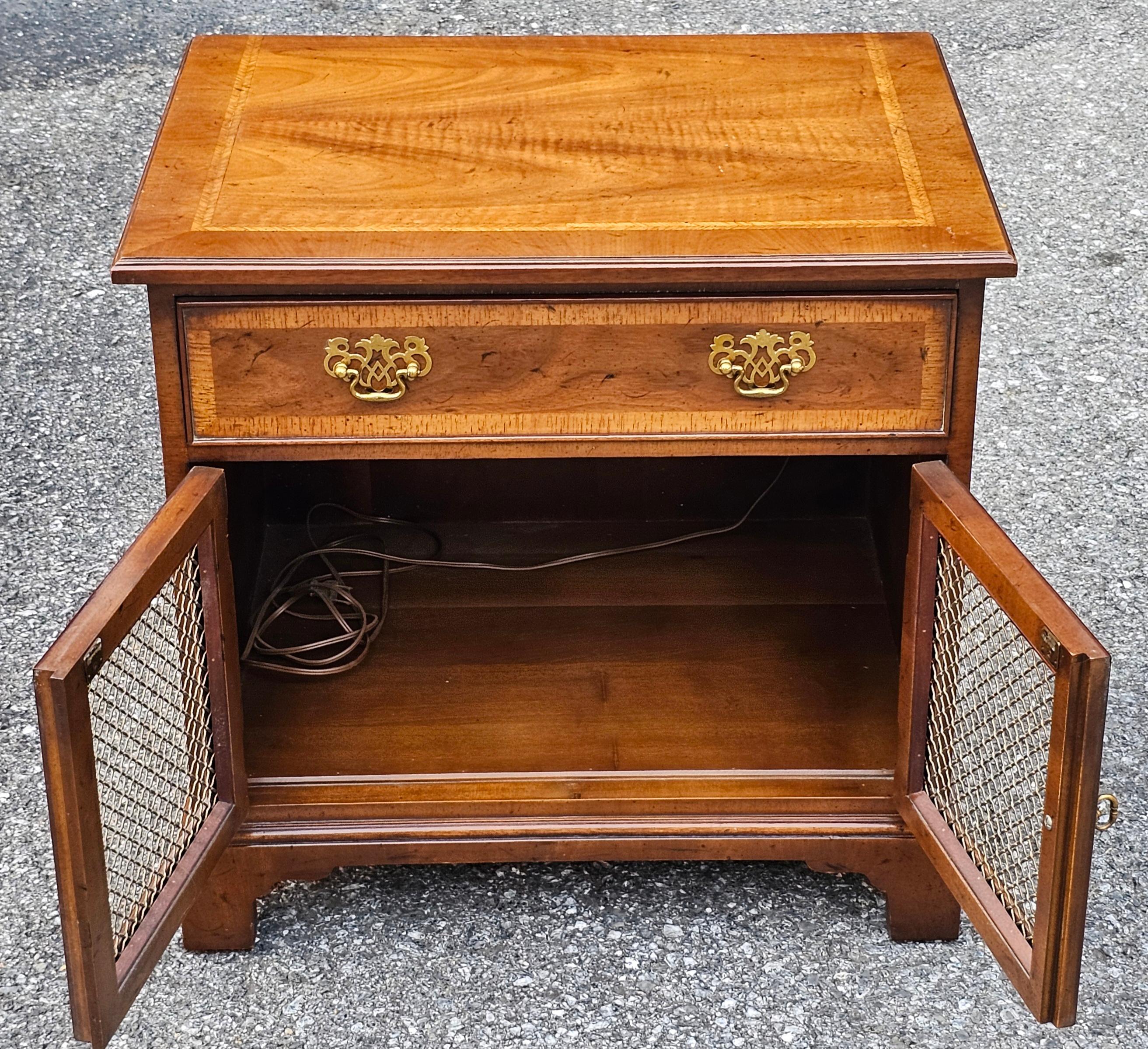 Tacheté Henredon 18ème siècle Portfolio Cabinet d'appoint en acajou incrusté de bois de satin en vente