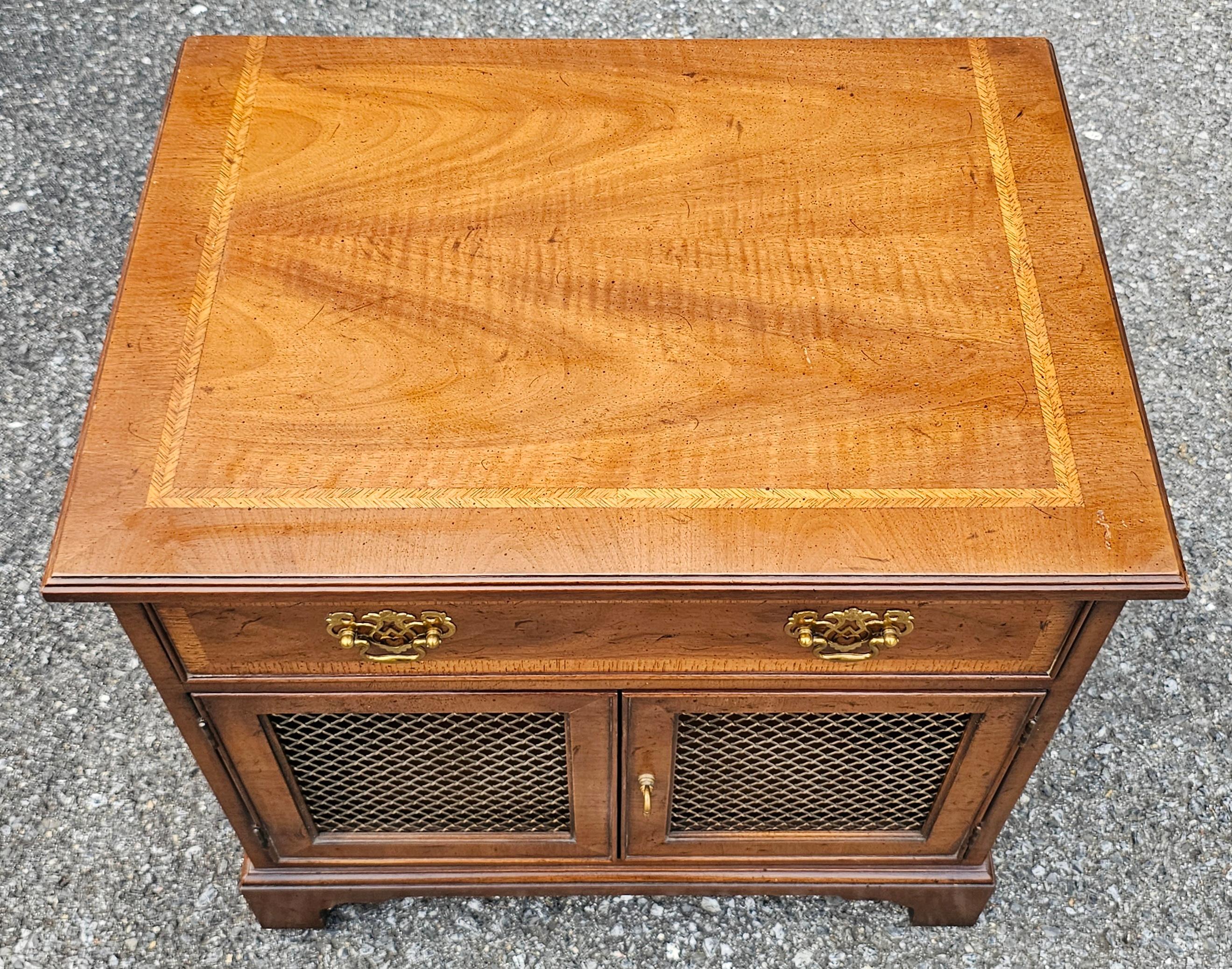 Henredon 18ème siècle Portfolio Cabinet d'appoint en acajou incrusté de bois de satin Bon état - En vente à Germantown, MD