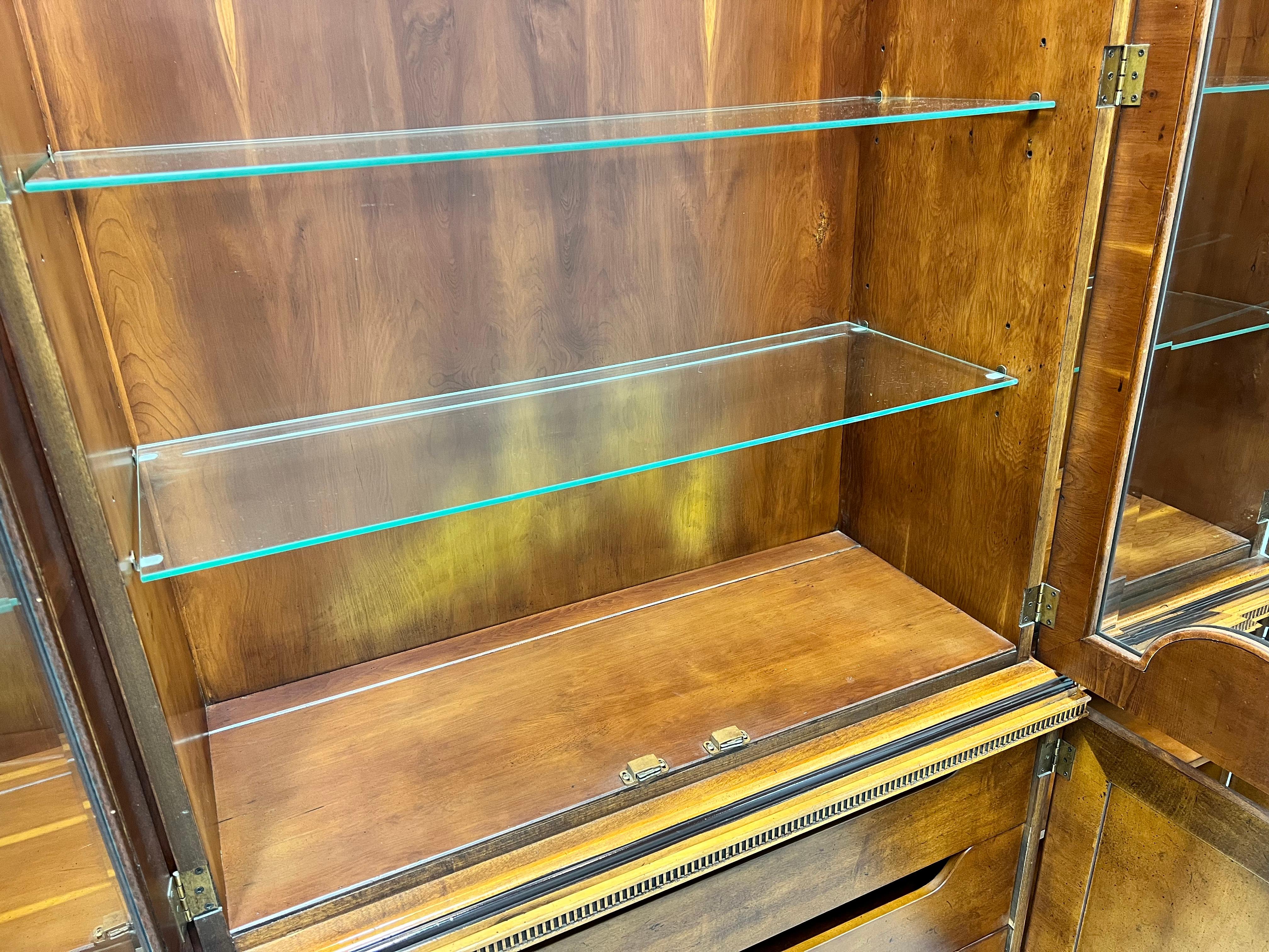 HENREDON 18th Century Portfolio Yew Wood Breakfront Bookcase China Cabinet For Sale 3