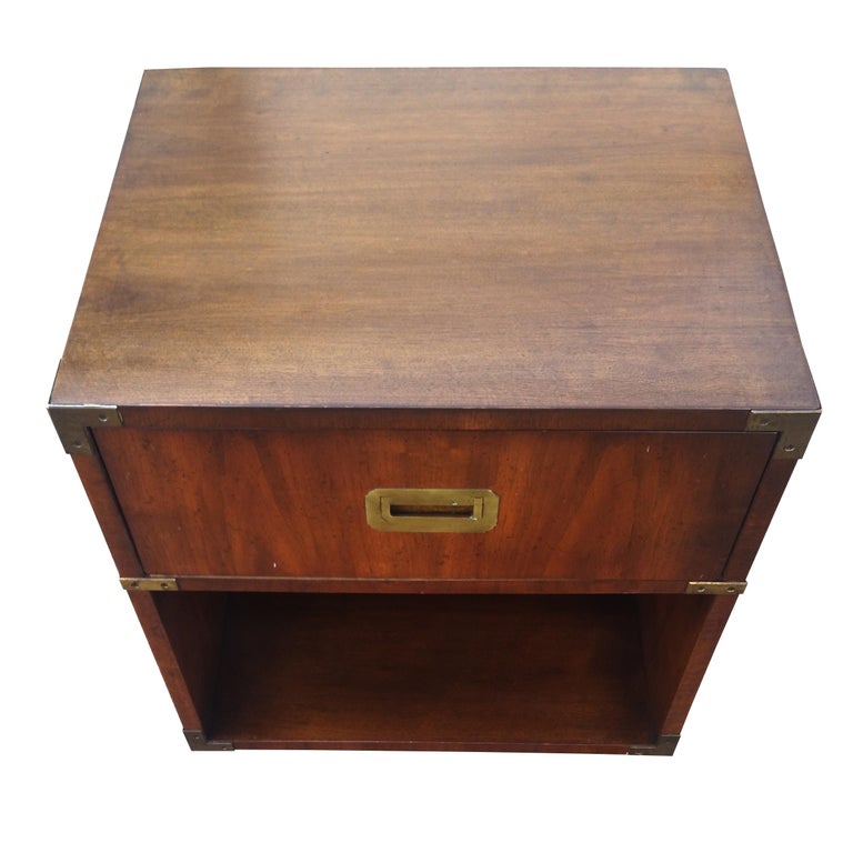 Henredon Campaign Style Walnut Nightstand In Good Condition For Sale In Pasadena, TX