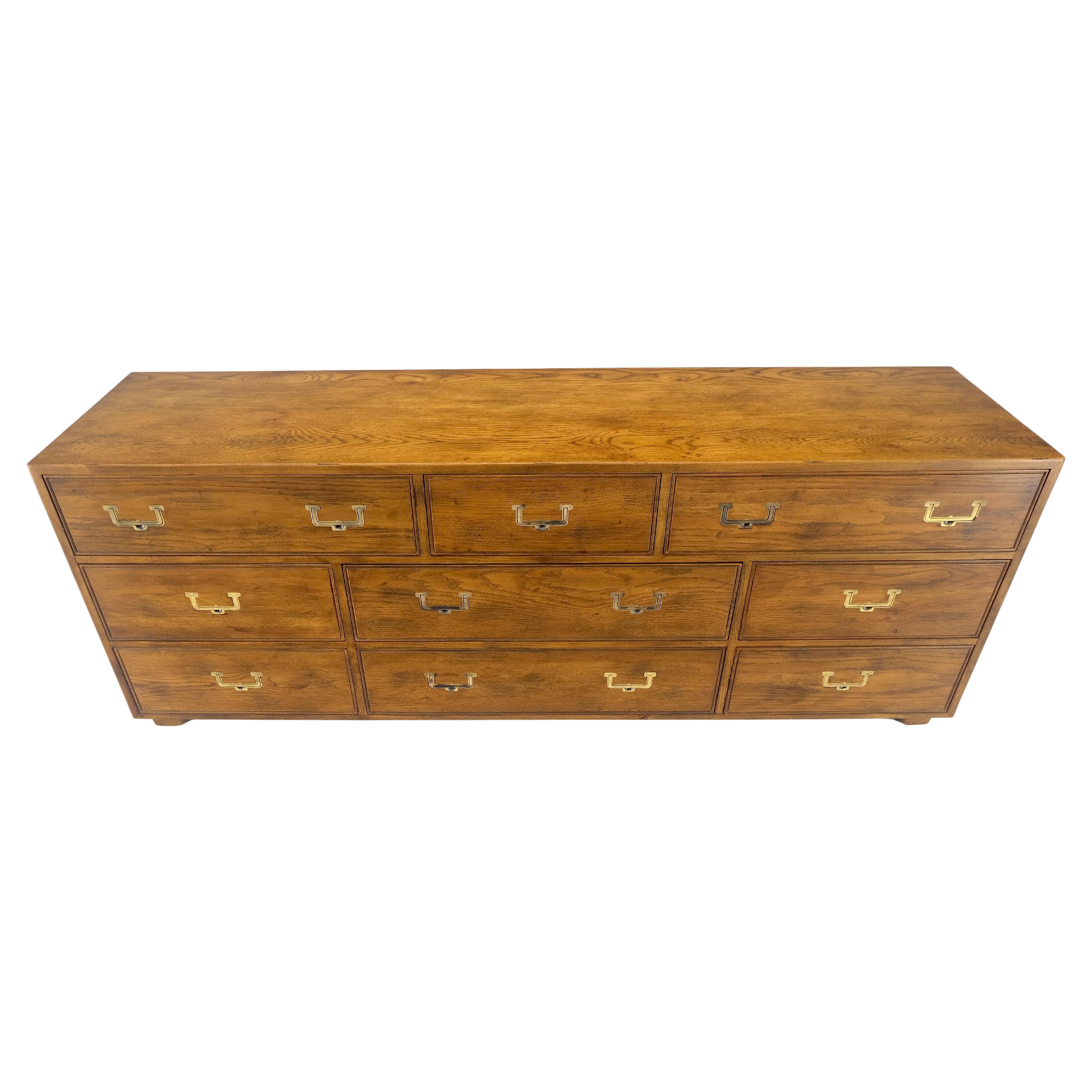 Henredon 9 tiroirs Oak Campaigner Long Dresser Credenza Brass Pulls MINT !