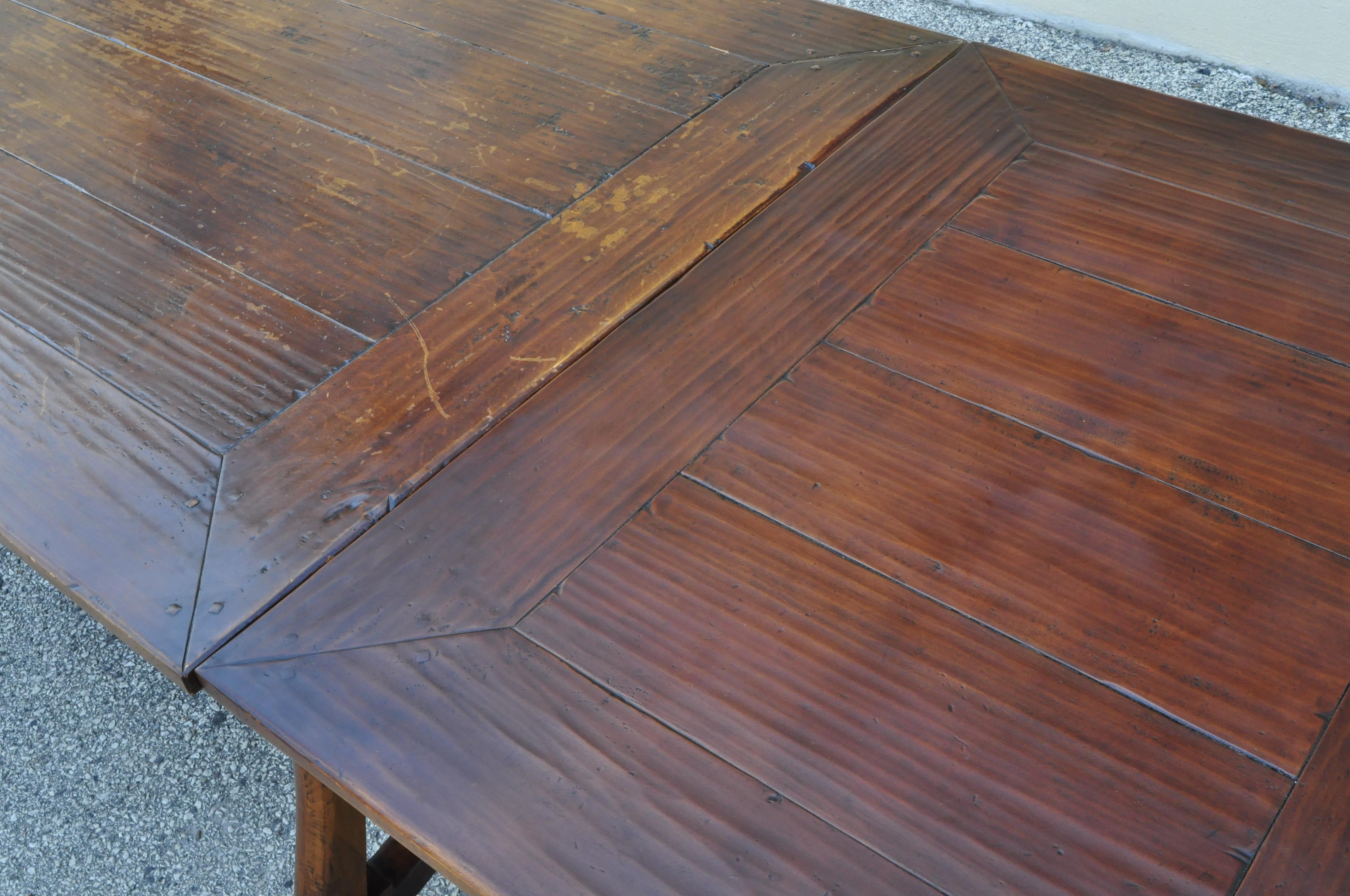 Henredon Acquisitions Collections Orleans Draw Leaf Dining Room Table In Good Condition In Philadelphia, PA
