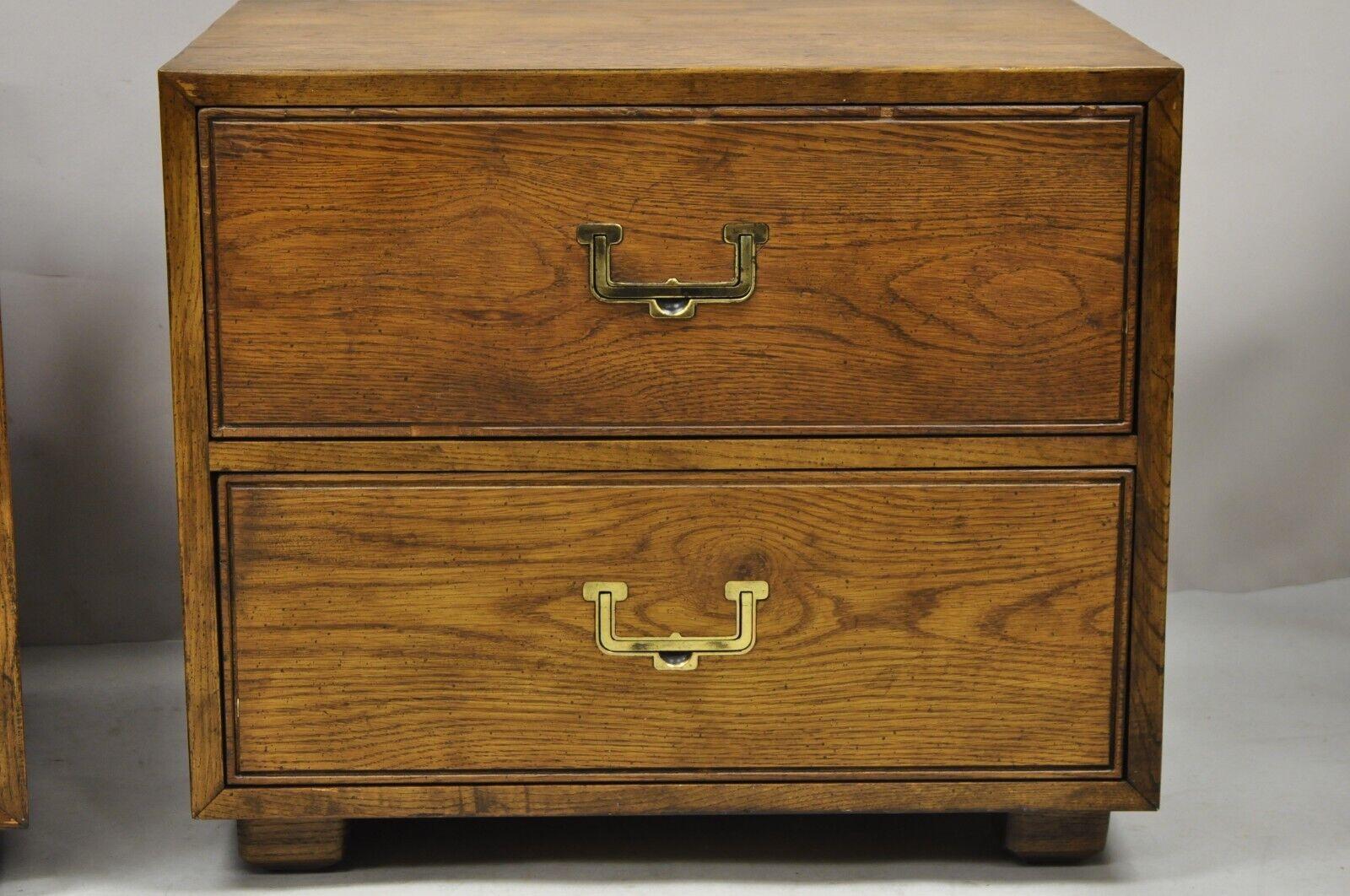 Henredon Artefacts Campaign Style Hollywood Regency 2 Drawer Nightstand, a Pair In Good Condition In Philadelphia, PA