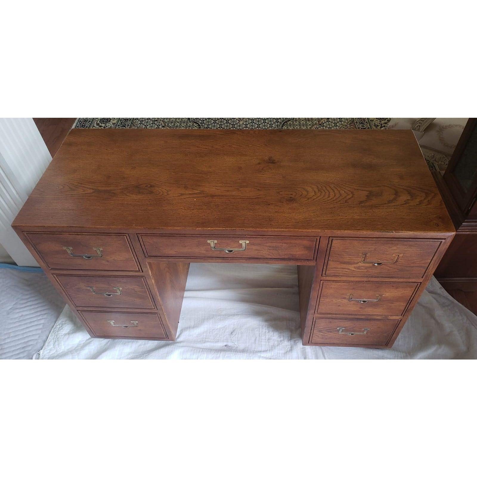 Henredon artefacts partners desk in solid Red Oak. Campaign style desk. Excellent vintage condition.
Table Measures 48