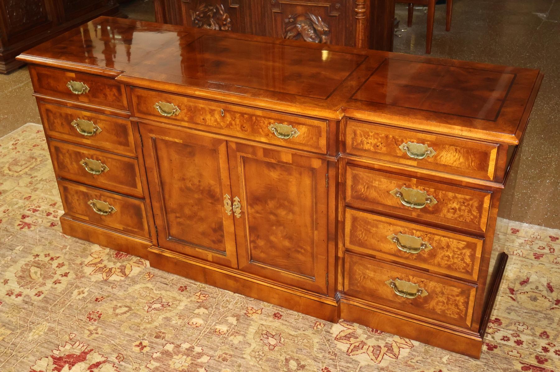 American Henredon Ashton Court Burl Walnut Sideboard Server Buffet For Sale