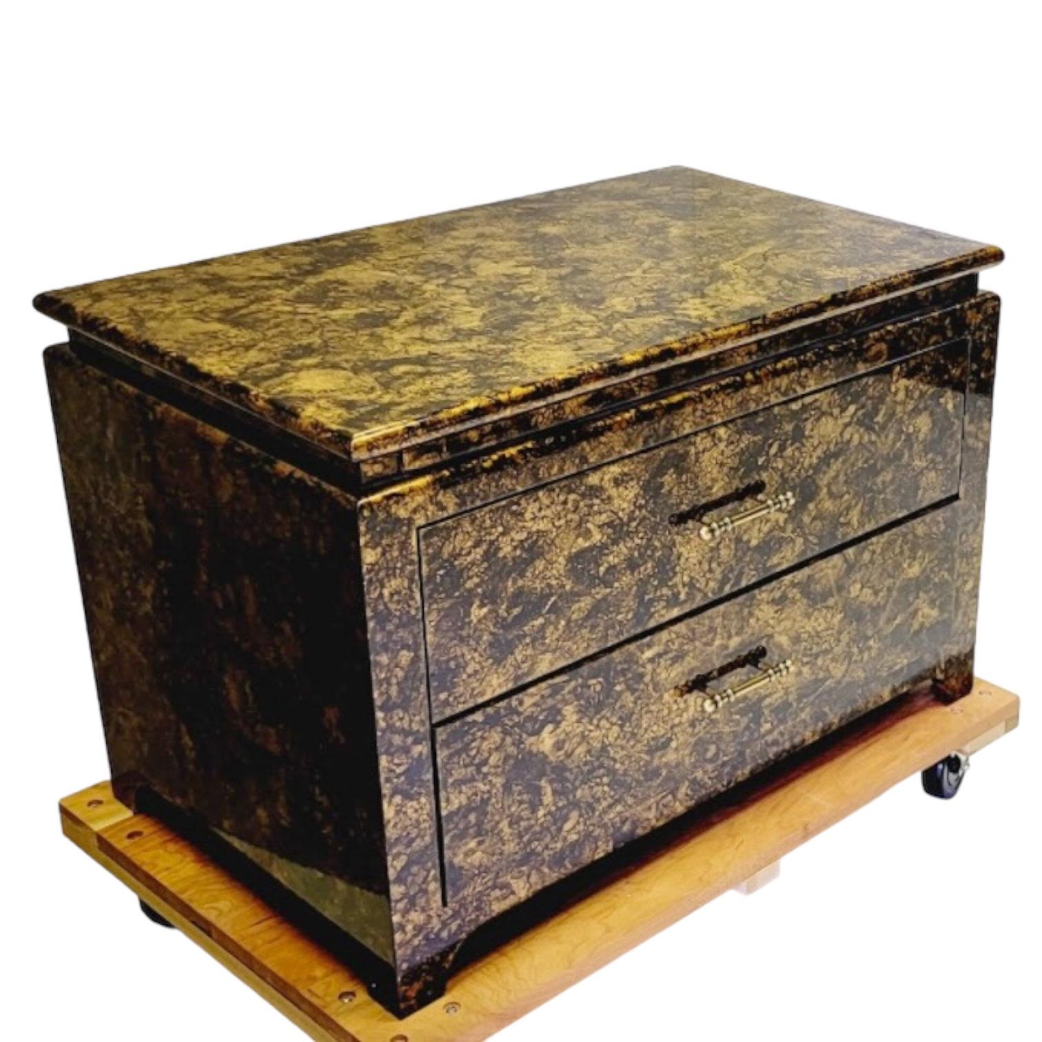 Henredon Asian Modern Ming Style Faux Tortoise Drip Glaze Chest / Table / Trunk In Good Condition For Sale In Kennesaw, GA
