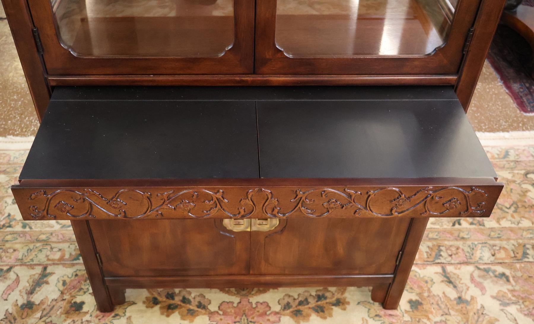 Henredon Asian Style Folio 16 Display Case Curio China Cabinet For Sale 2