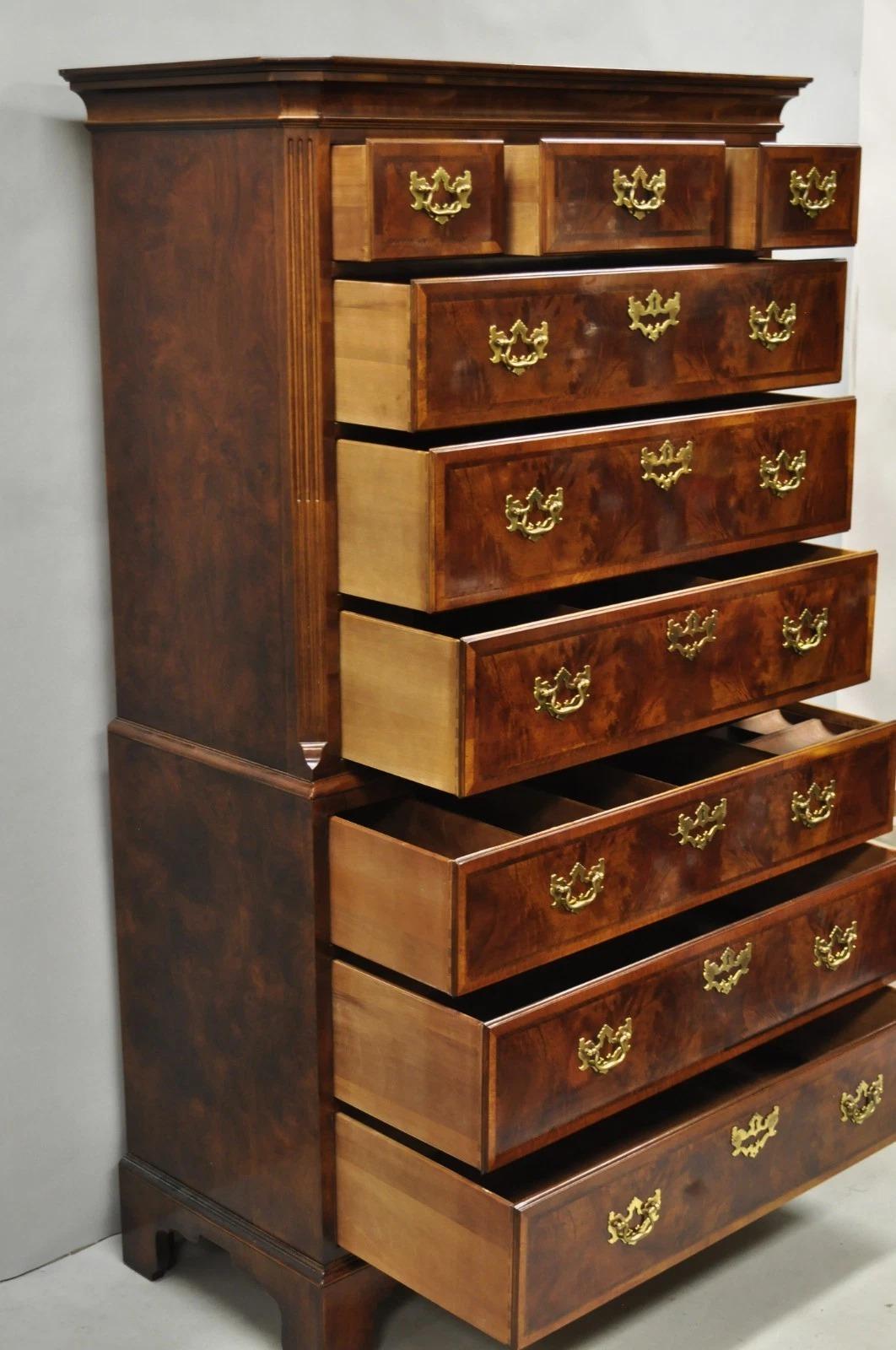 Henredon Aston Court Pecho Alto Cómoda de Caoba Georgiana con Madera de Burl en venta 4