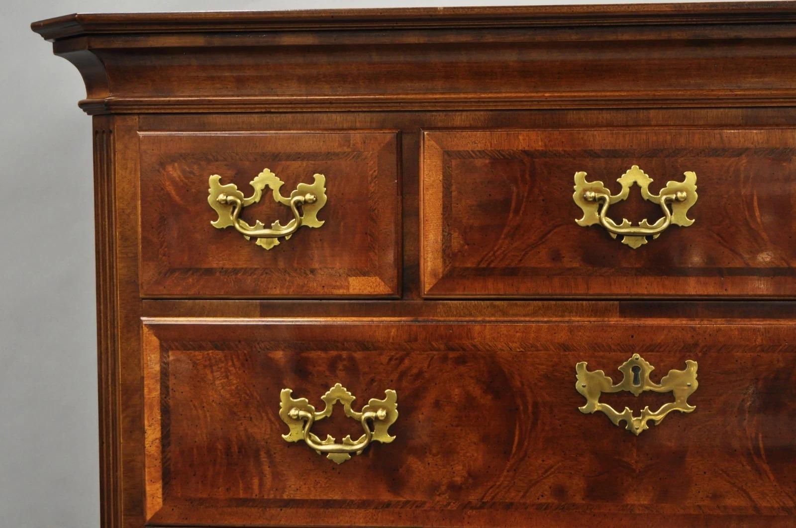 Henredon Aston Court Pecho Alto Cómoda de Caoba Georgiana con Madera de Burl Desconocido en venta