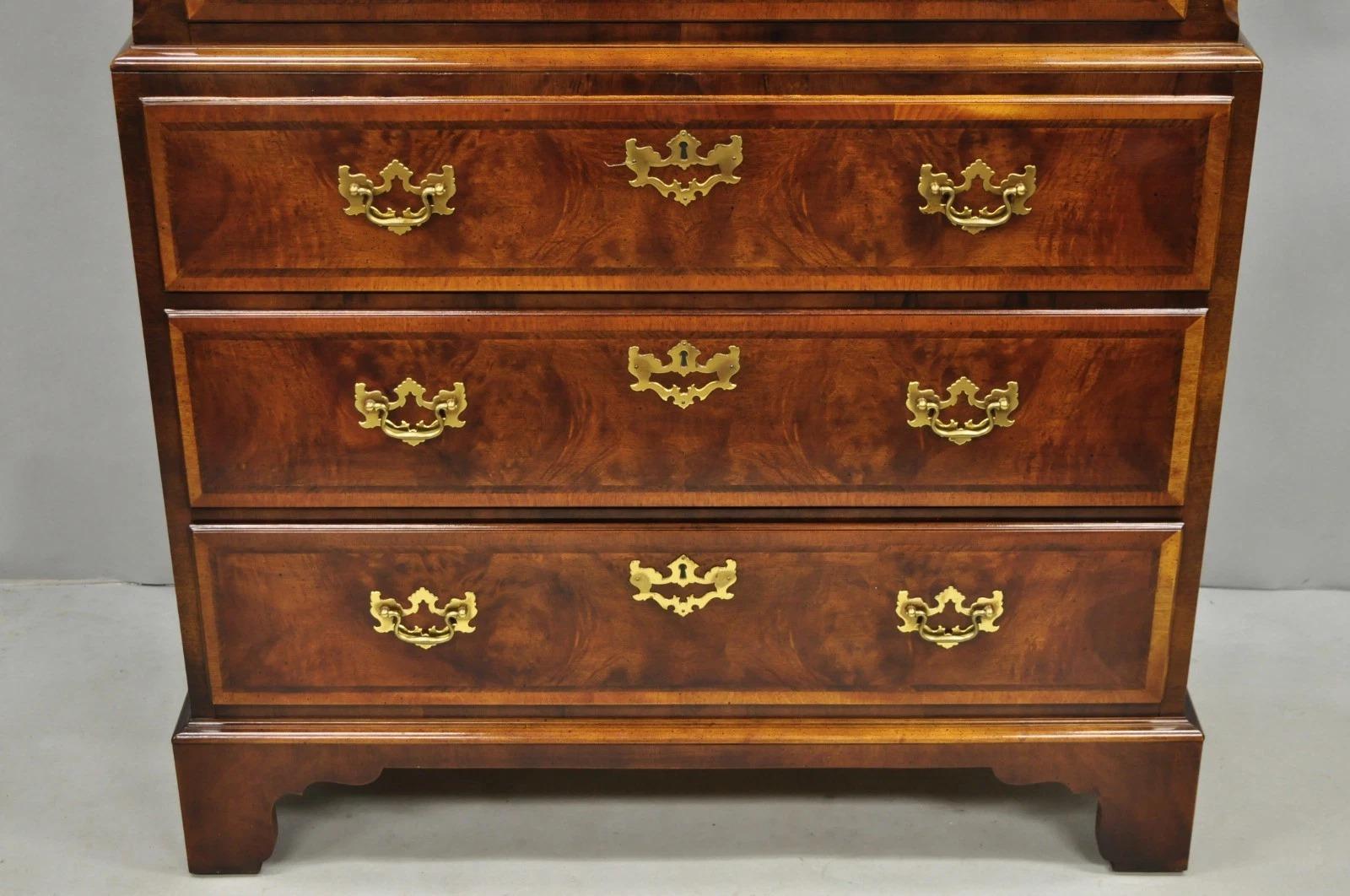 Henredon Aston Court Pecho Alto Cómoda de Caoba Georgiana con Madera de Burl en Bueno estado para la venta en Philadelphia, PA