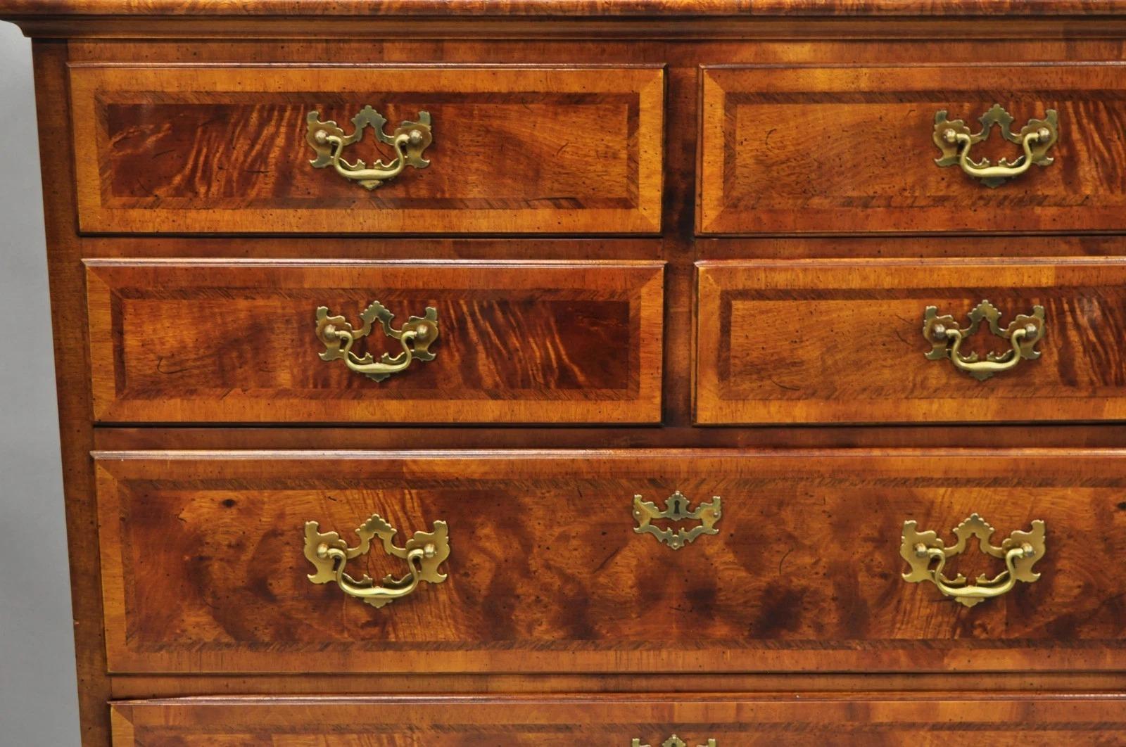 Henredon Aston Court Wurzelholz georgianischen Stil Mahagoni lange Kommode Credenza (Georgian) im Angebot