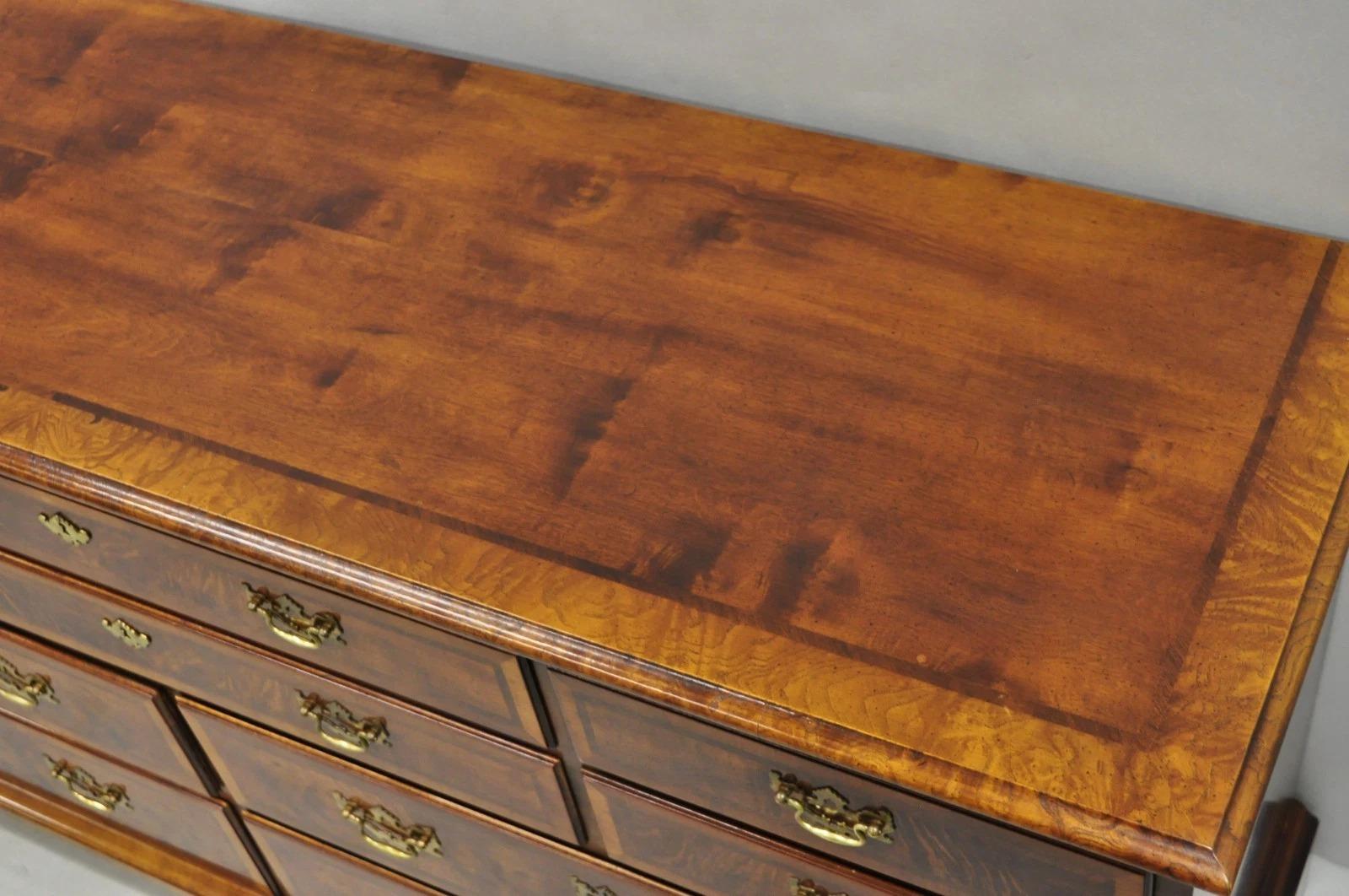 Henredon Aston Court Wurzelholz georgianischen Stil Mahagoni lange Kommode Credenza im Zustand „Gut“ im Angebot in Philadelphia, PA