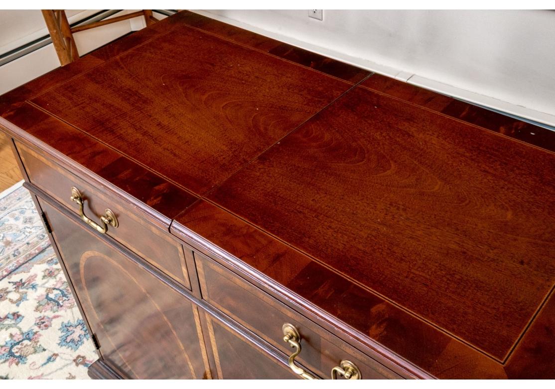 Henredon Aston Court Serveur à abattant en acajou en vente 6