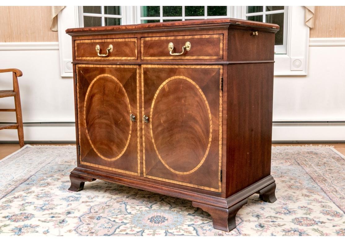 Américain Henredon Aston Court Serveur à abattant en acajou en vente