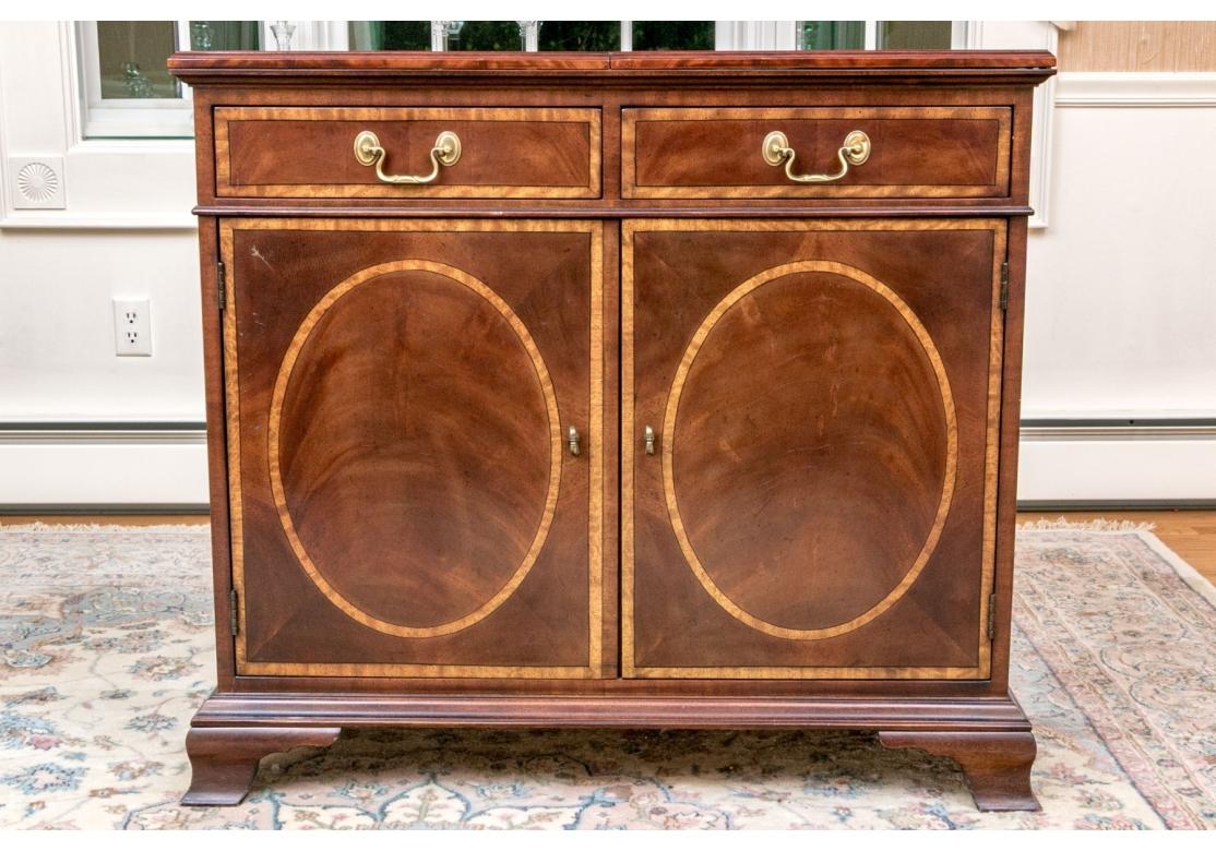 Incrusté Henredon Aston Court Serveur à abattant en acajou en vente