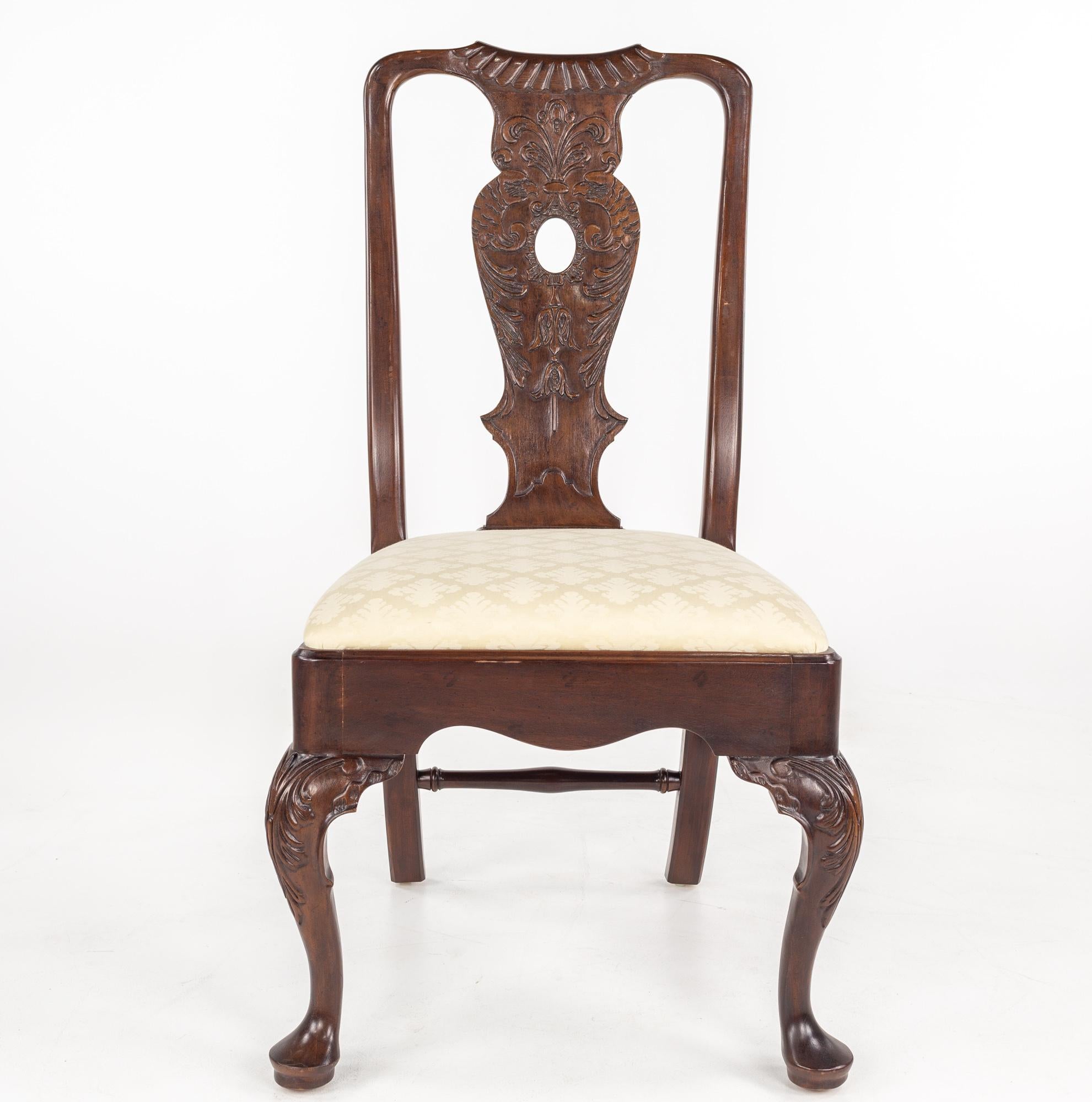 courts dining chair