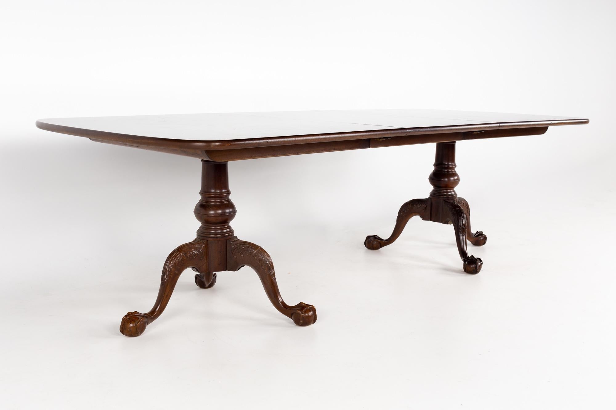Henredon Aston Court Mahogany Dining Table with 2 Leaves 2
