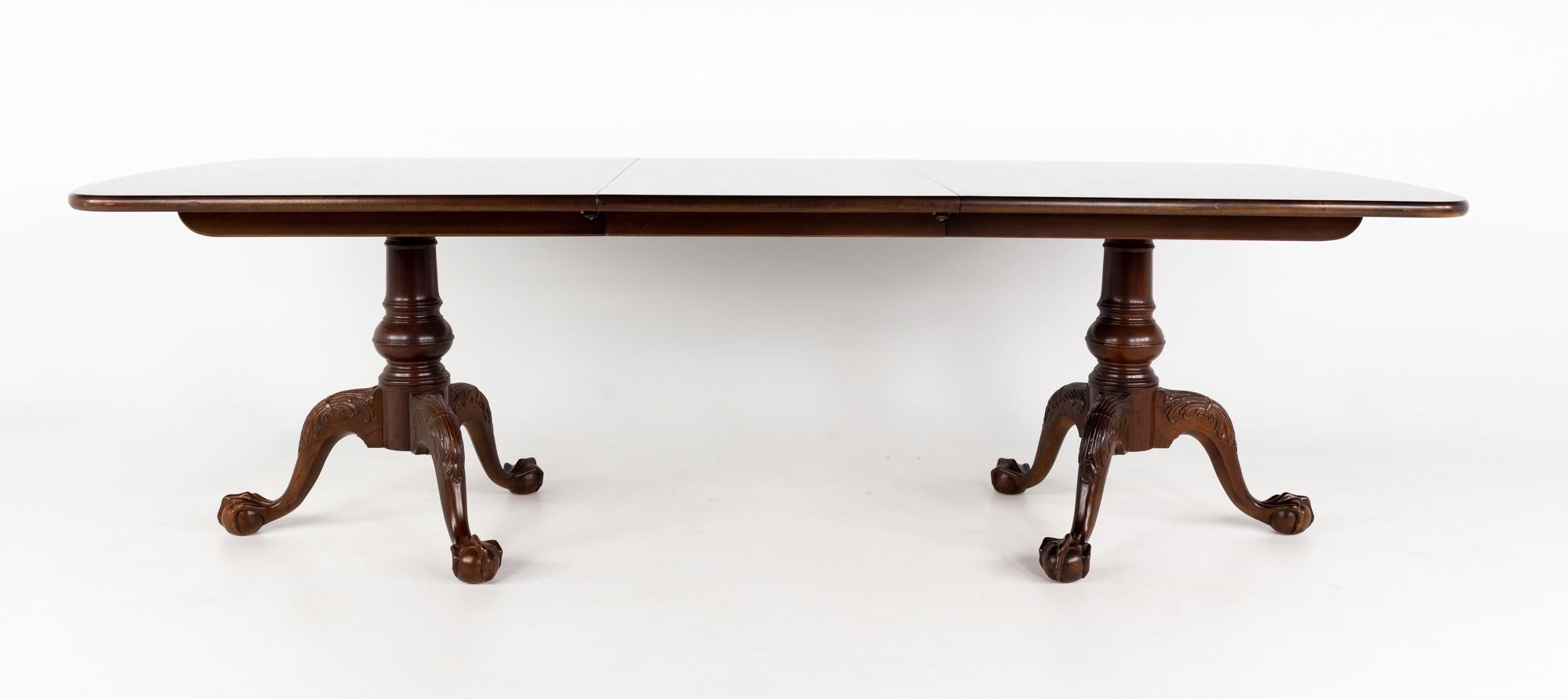Henredon Aston Court Mahogany Dining Table with 2 Leaves 3