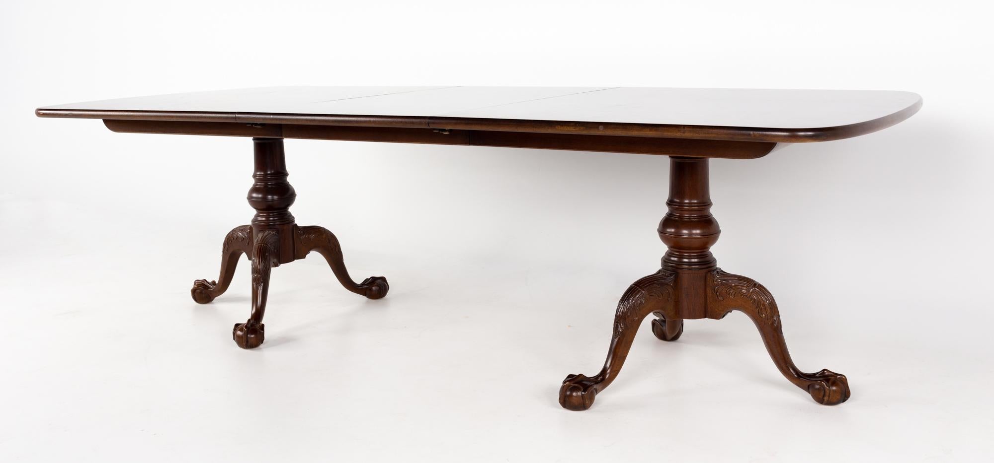 Henredon Aston Court Mahogany Dining Table with 2 Leaves 4