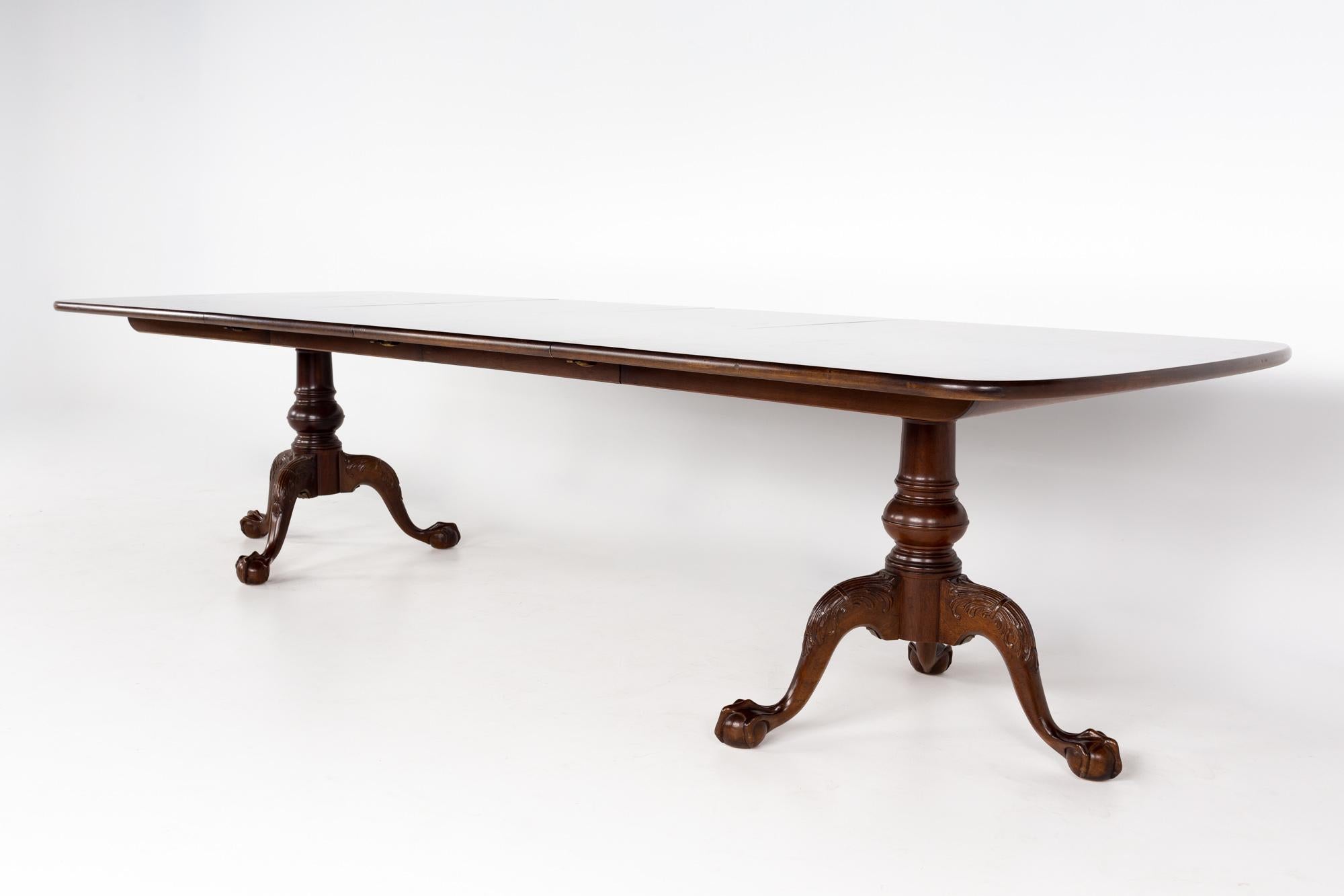 Henredon Aston Court Mahogany Dining Table with 2 Leaves 7