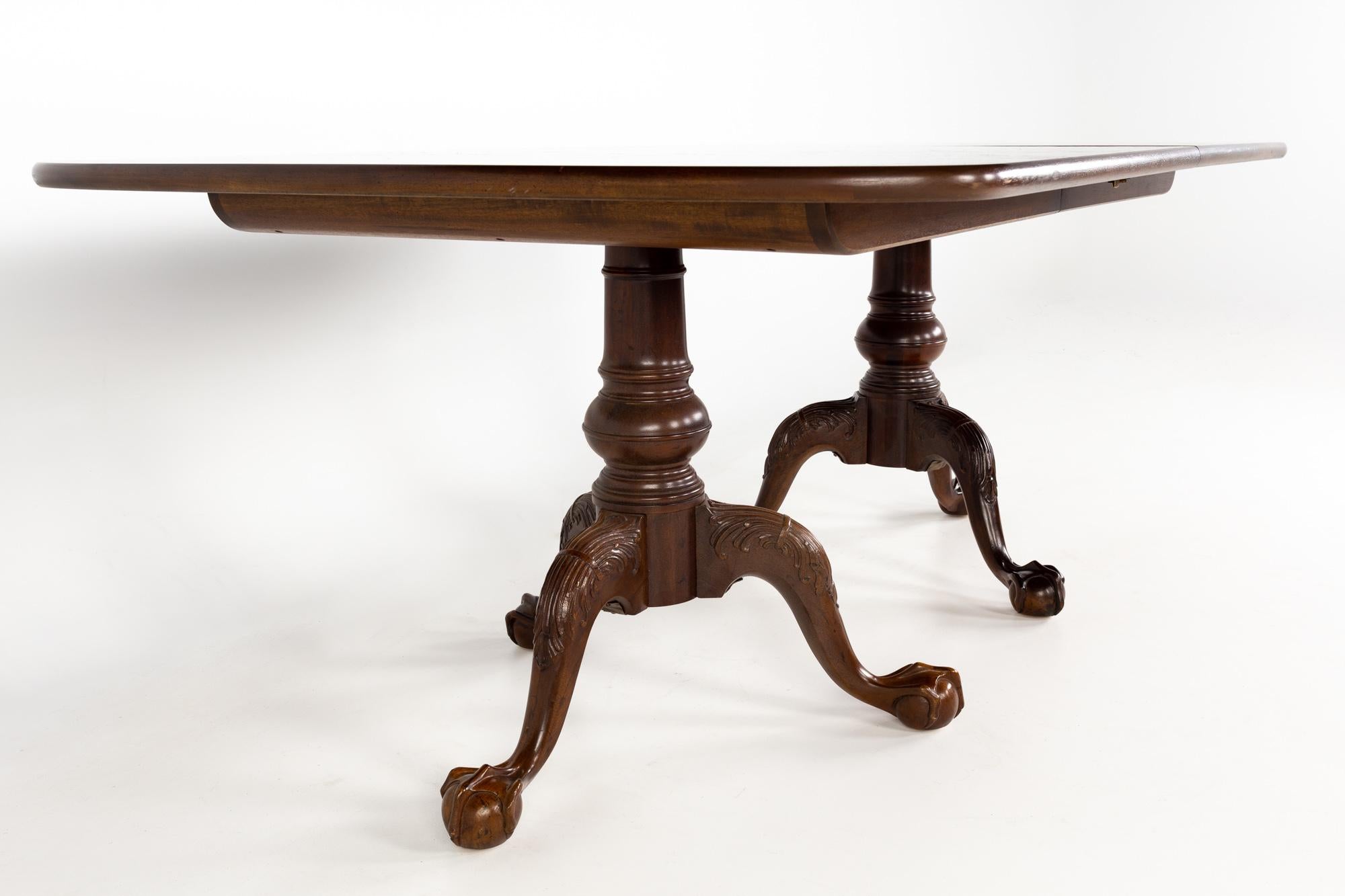 henredon mahogany dining table