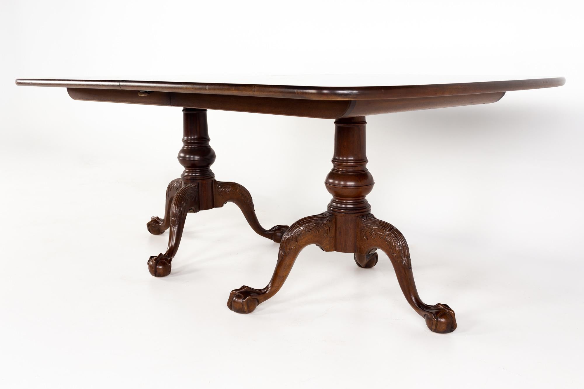 Modern Henredon Aston Court Mahogany Dining Table with 2 Leaves