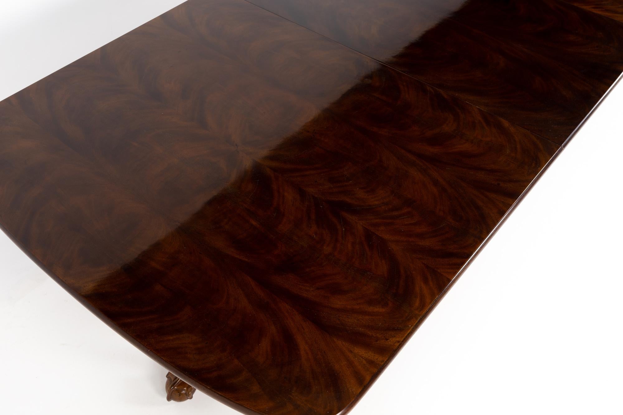 Contemporary Henredon Aston Court Mahogany Dining Table with 2 Leaves