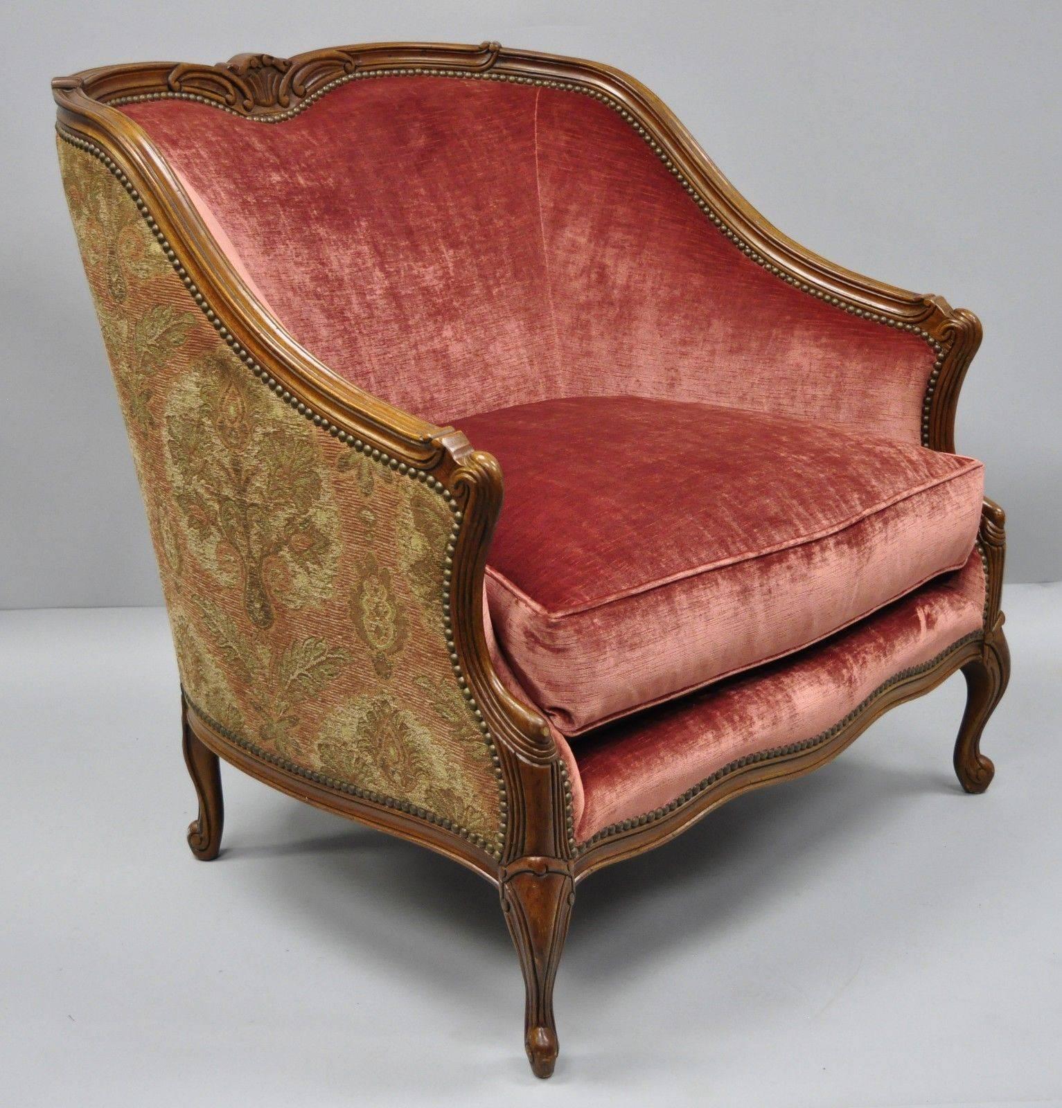 Henredon beacon hill oversized French country bergère chair and ottoman. Item features large barrel back lounge chair and ottoman, pushes together to make chaise longue, solid wood construction, nicely carved details, original label, cabriole legs,