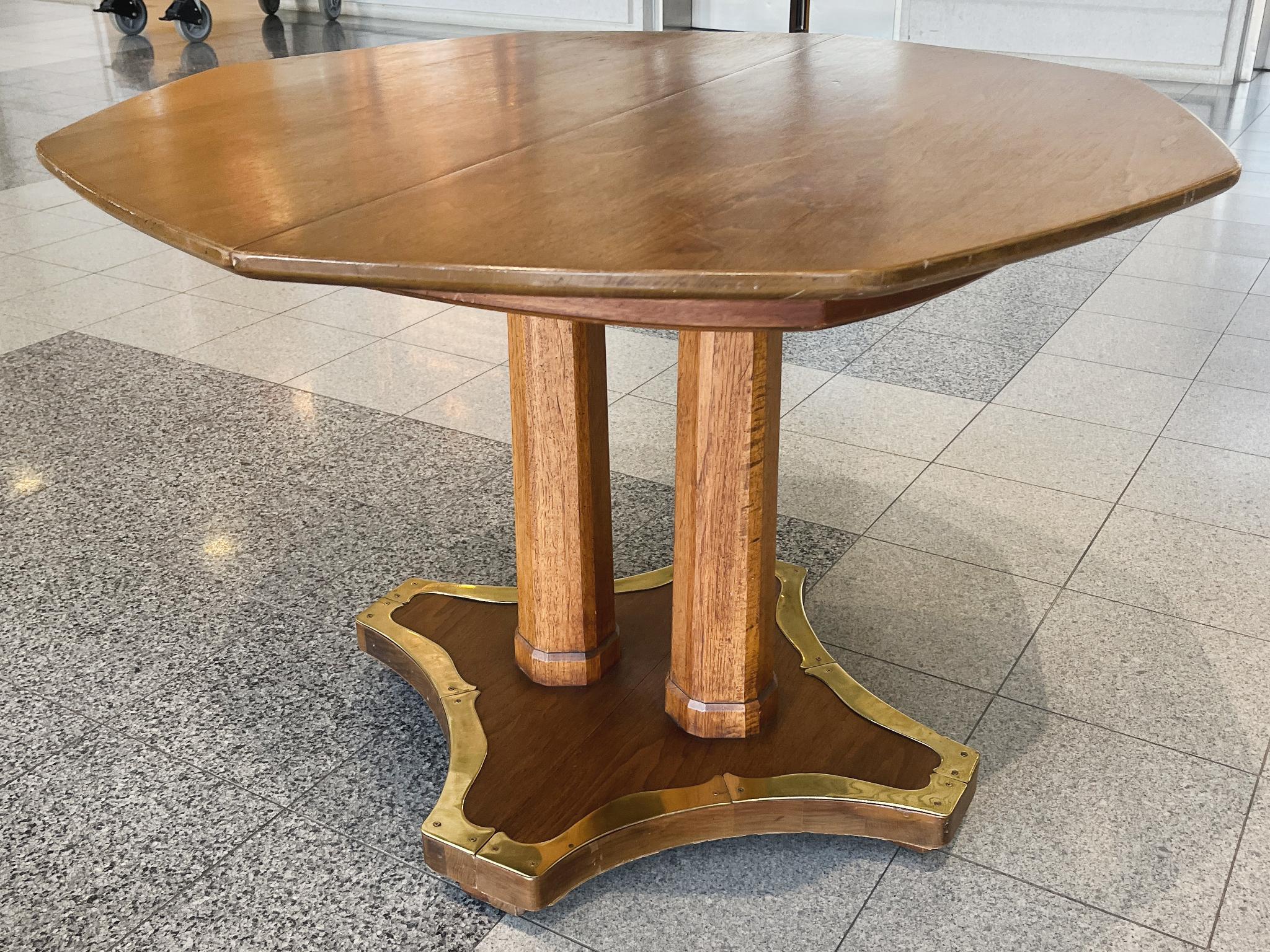 Late 20th Century Henredon Biedermeier-Style Extending Dining Table For Sale