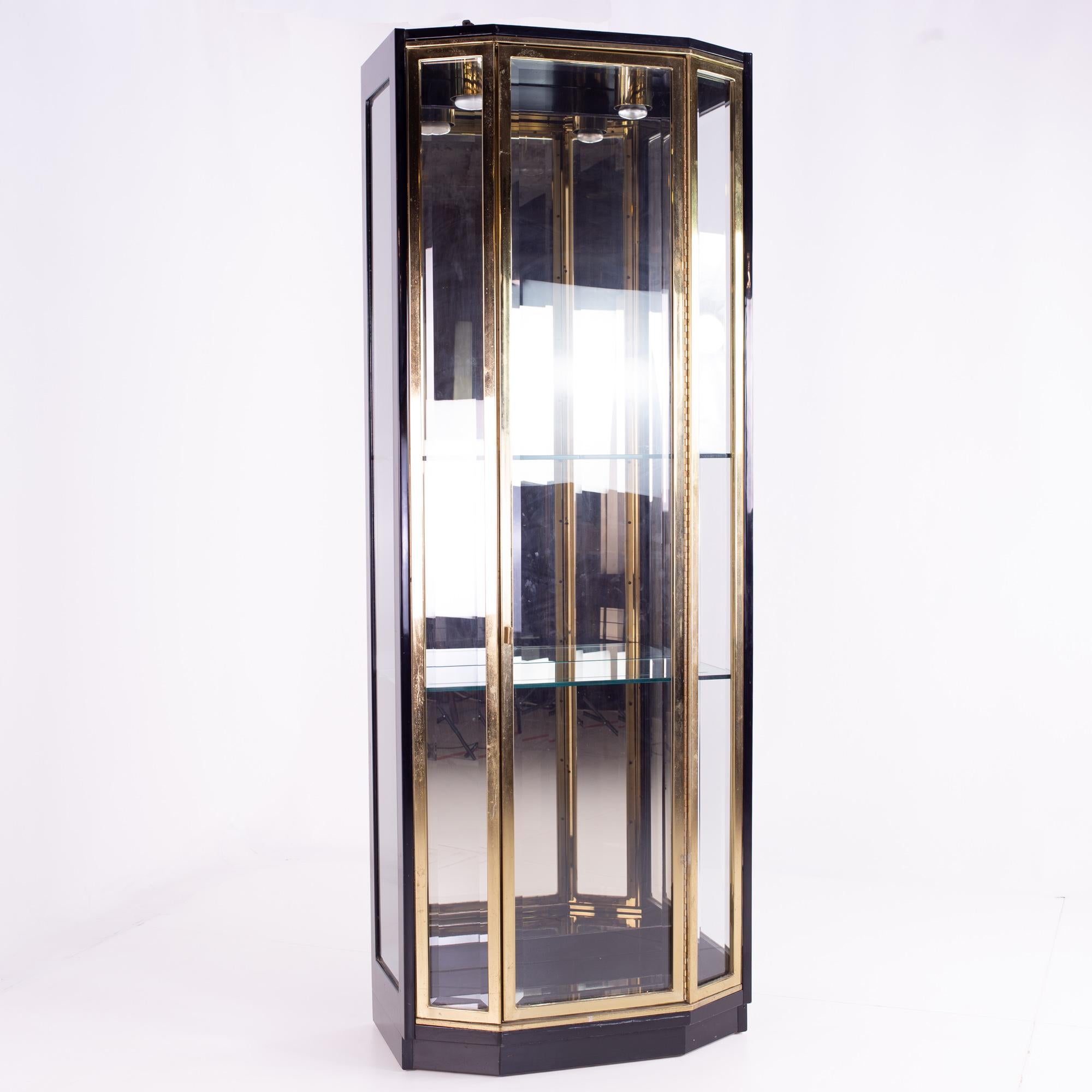 Henredon Black and Brass Mid Century Display Cabinets, Pair, Mcm In Good Condition In Countryside, IL