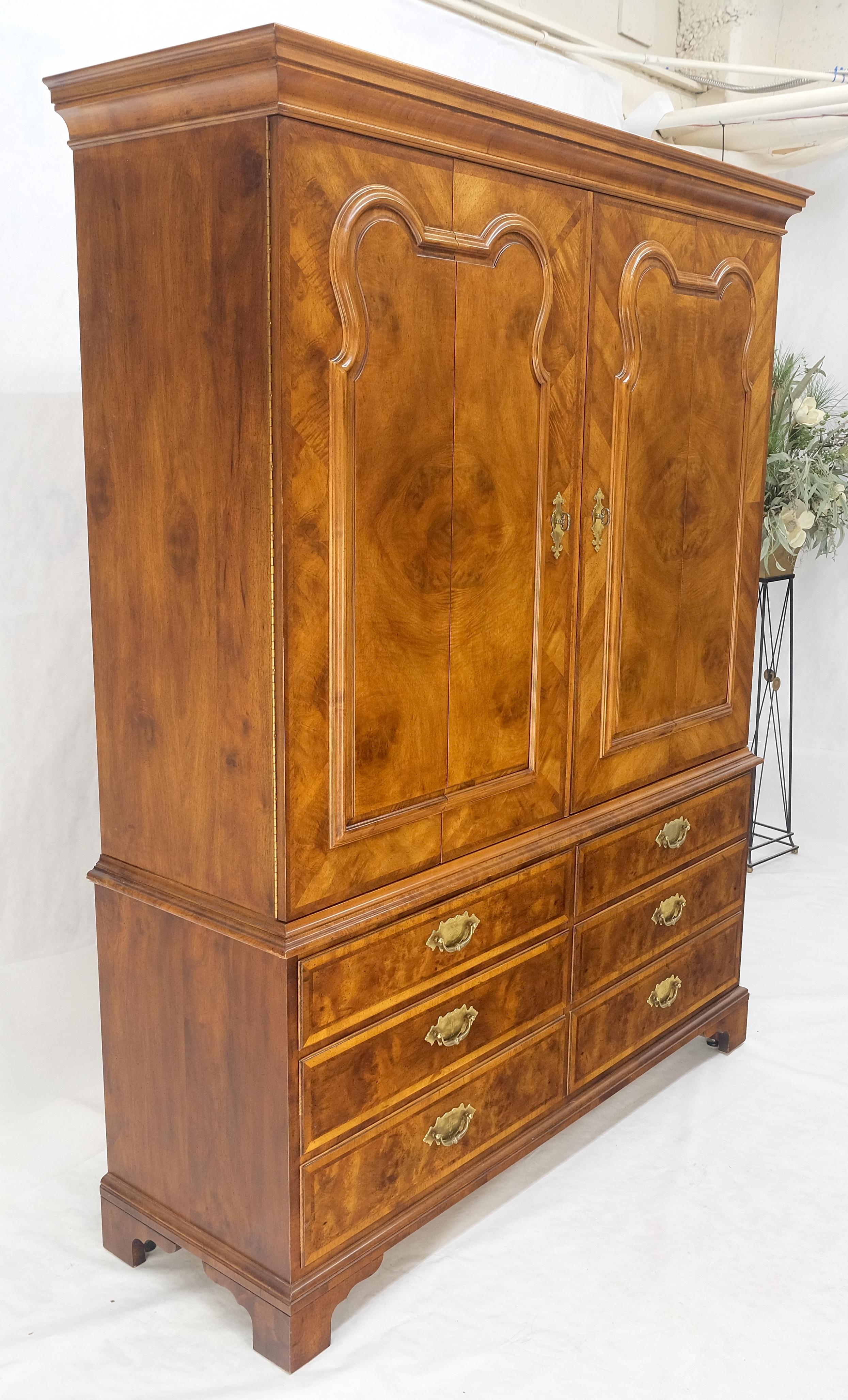 Henredon Legno di radica Noce Stampa Lino Illuminato Armadio Credenza Hutch Segretaria in vendita 8
