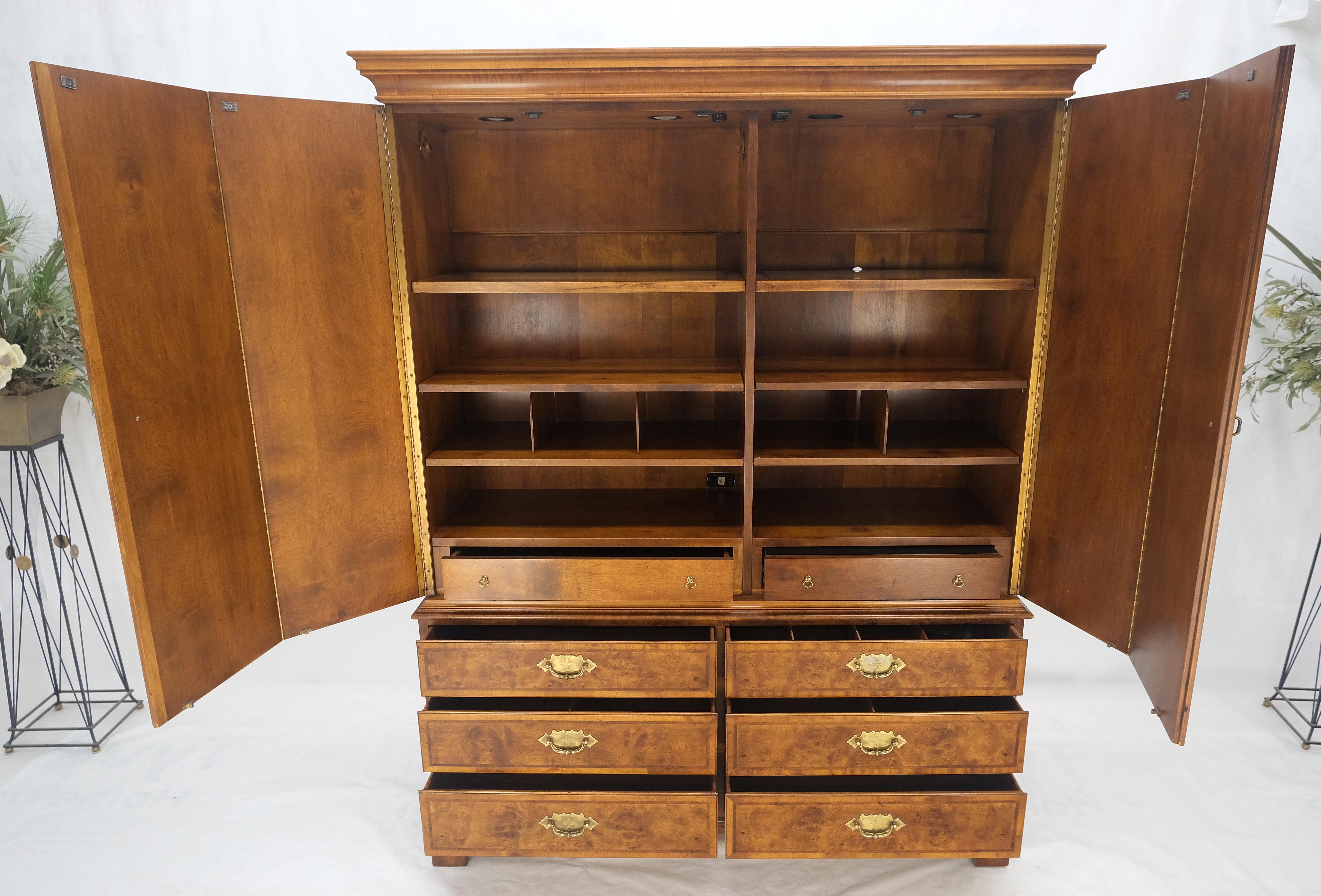 Laccato Henredon Legno di radica Noce Stampa Lino Illuminato Armadio Credenza Hutch Segretaria in vendita