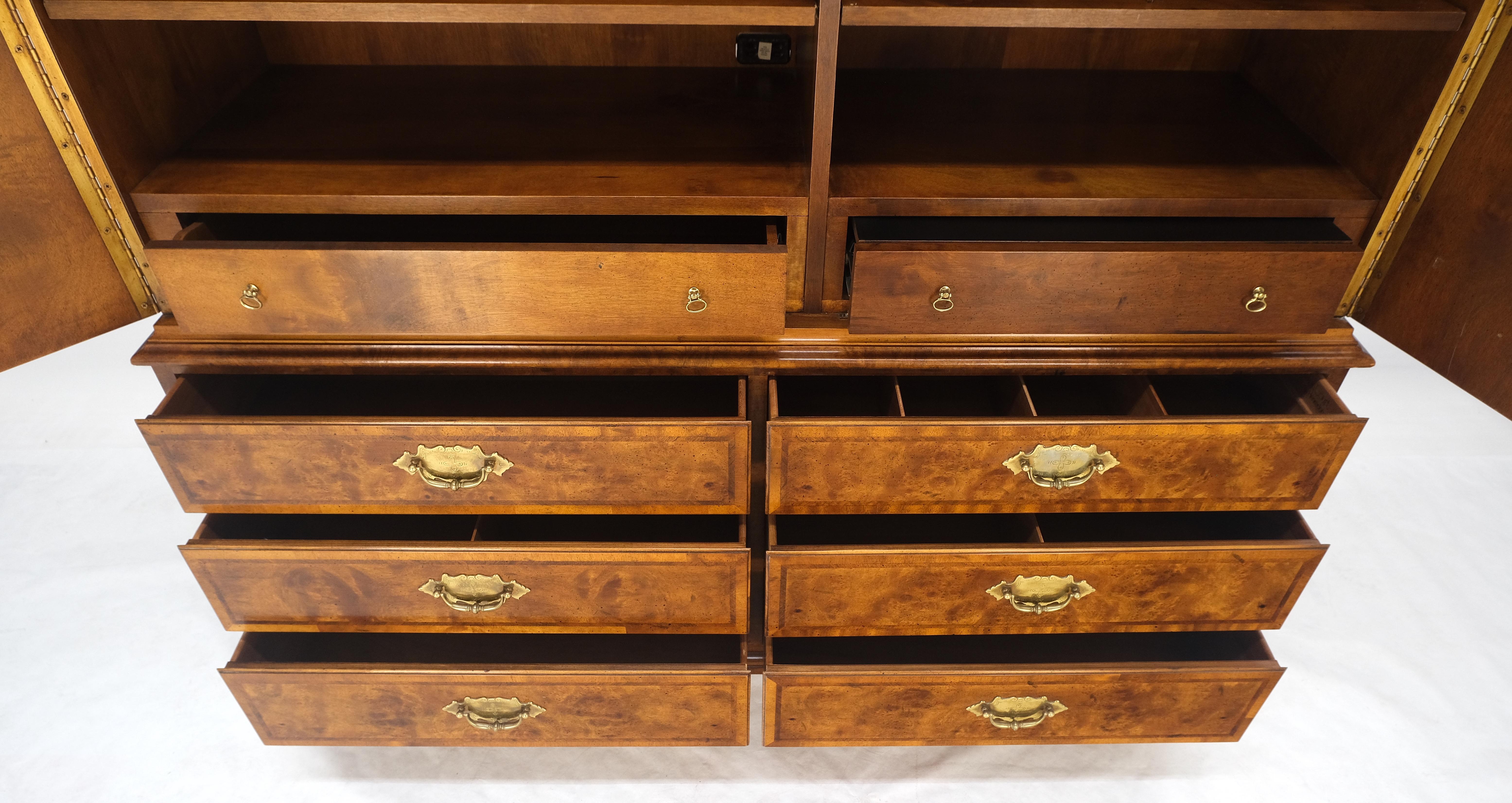Henredon Legno di radica Noce Stampa Lino Illuminato Armadio Credenza Hutch Segretaria In condizioni ottime in vendita a Rockaway, NJ