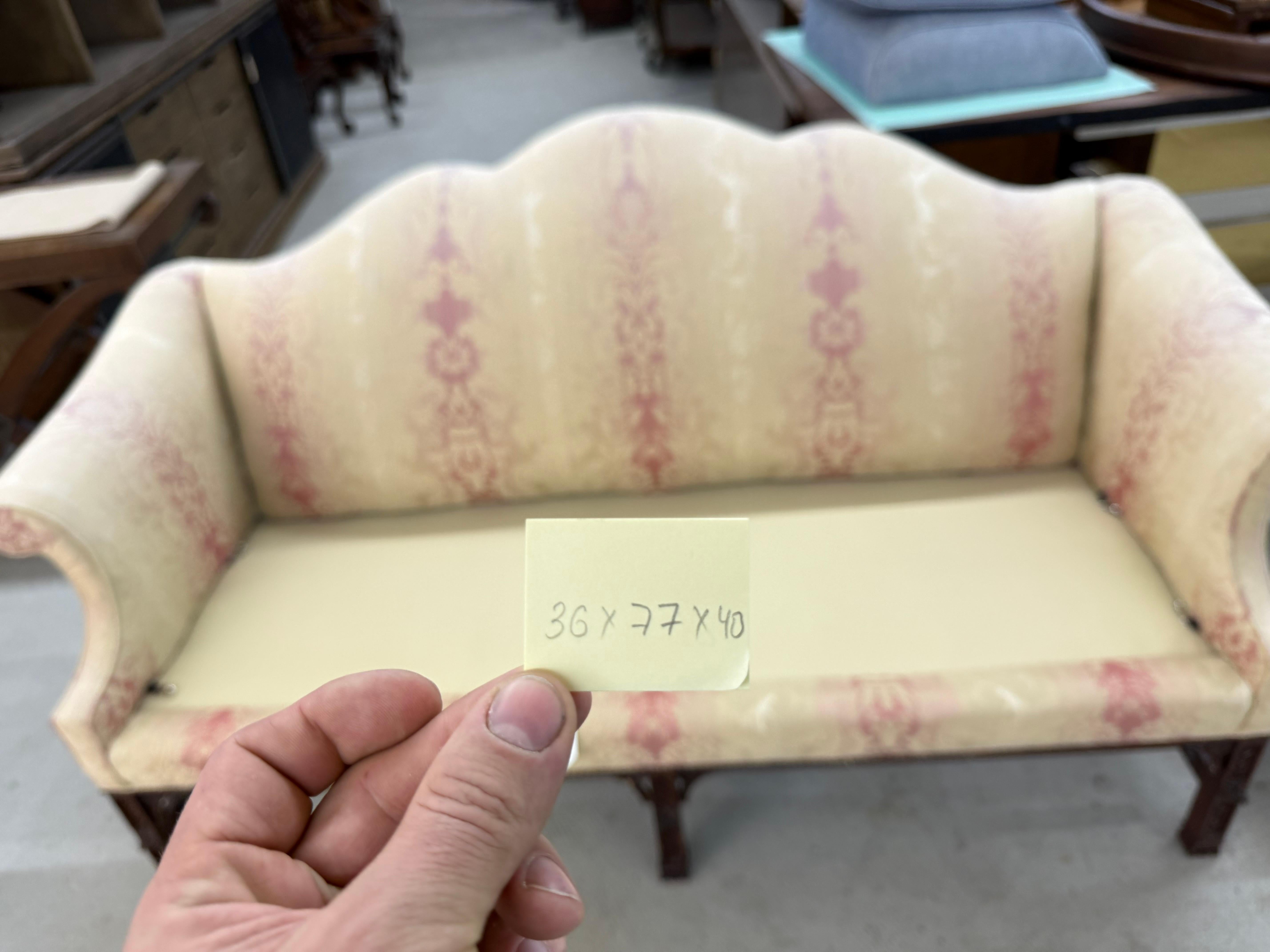 Chinese Chippendale Henredon Camel Back Carved Mahogany Stretcher Base Sofa For Sale