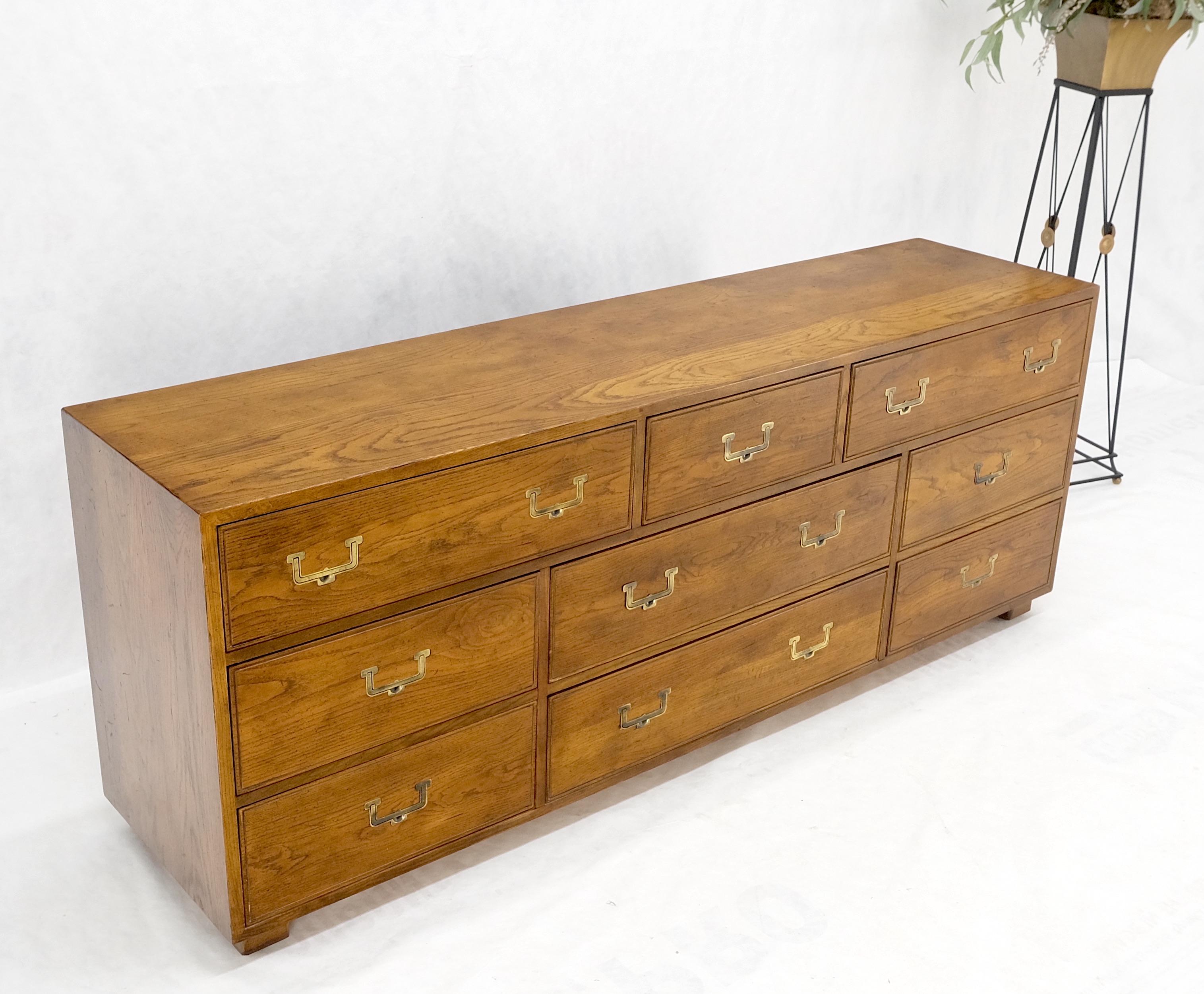 Henredon Campaign Style 9 Drawers Brass Drop Pulls Long Dresser Credenza Mint! In Good Condition For Sale In Rockaway, NJ