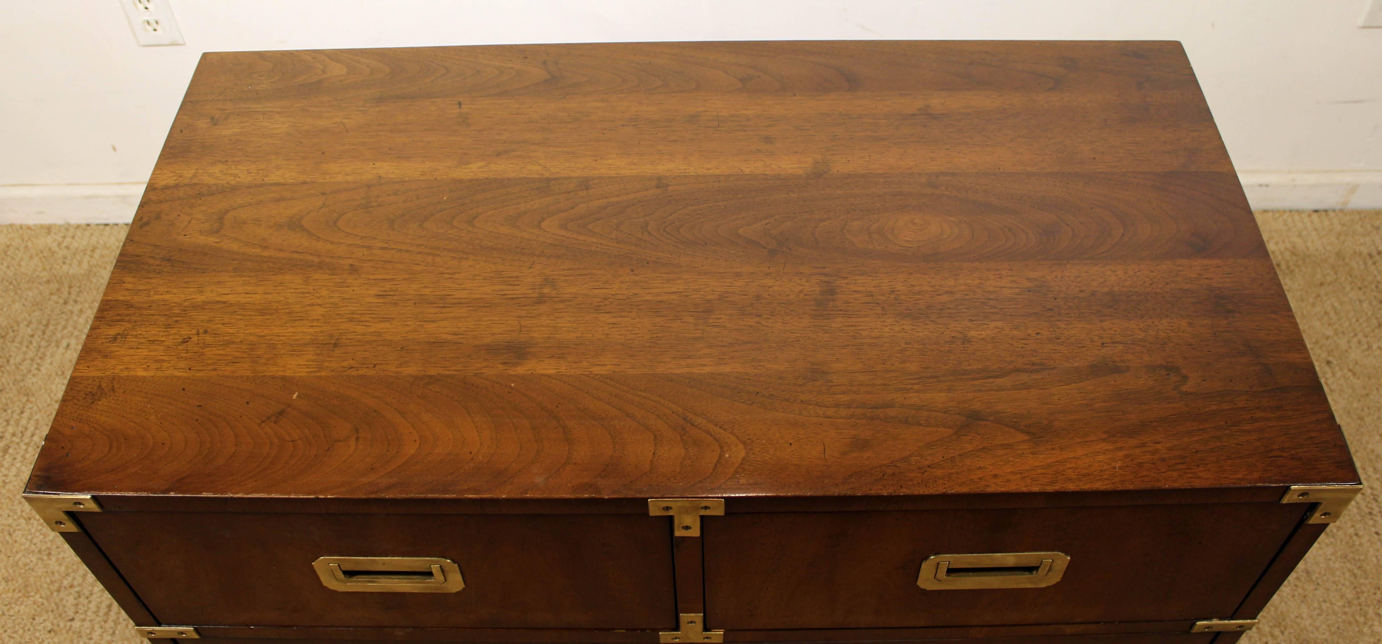 Henredon Campaign Style Chest In Excellent Condition In Wilmington, DE