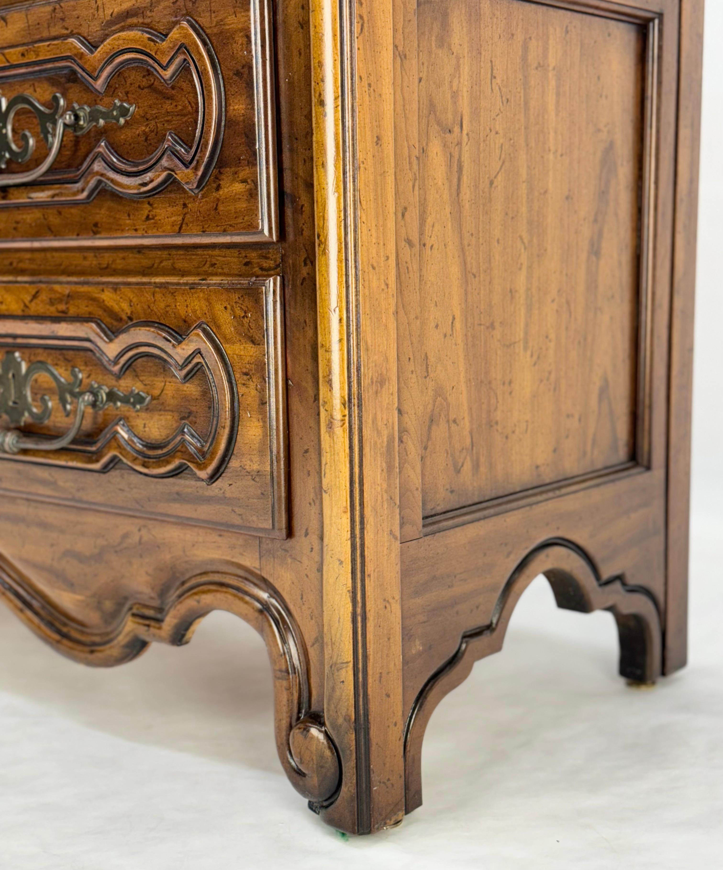 20th Century Henredon Carved Chestnut Drawer Fronts Large Heavy Brass Drop Pulls Dresser MINT For Sale