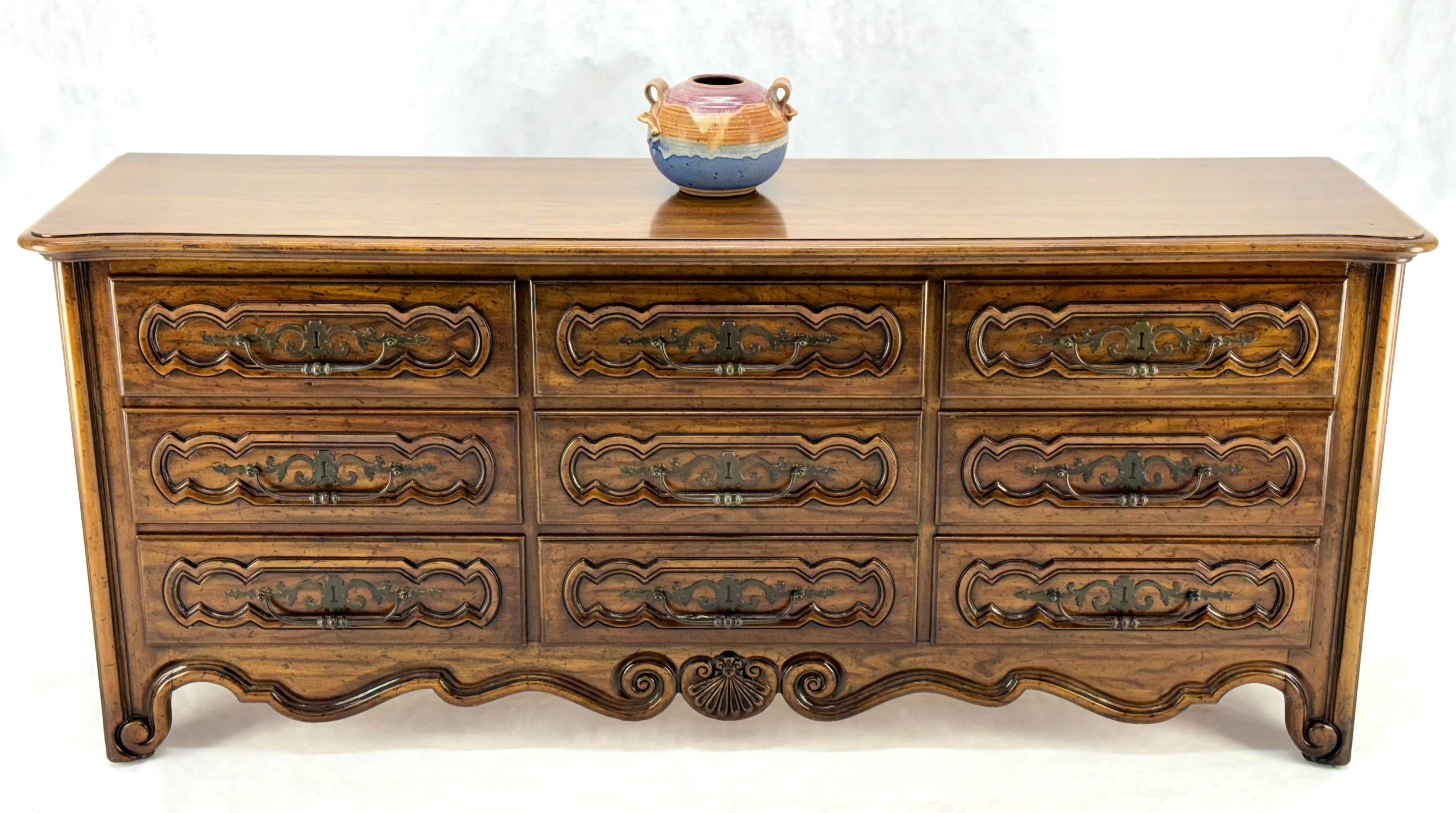 Henredon Carved Chestnut Drawer Fronts Large Heavy Brass Drop Pulls Dresser MINT For Sale 3