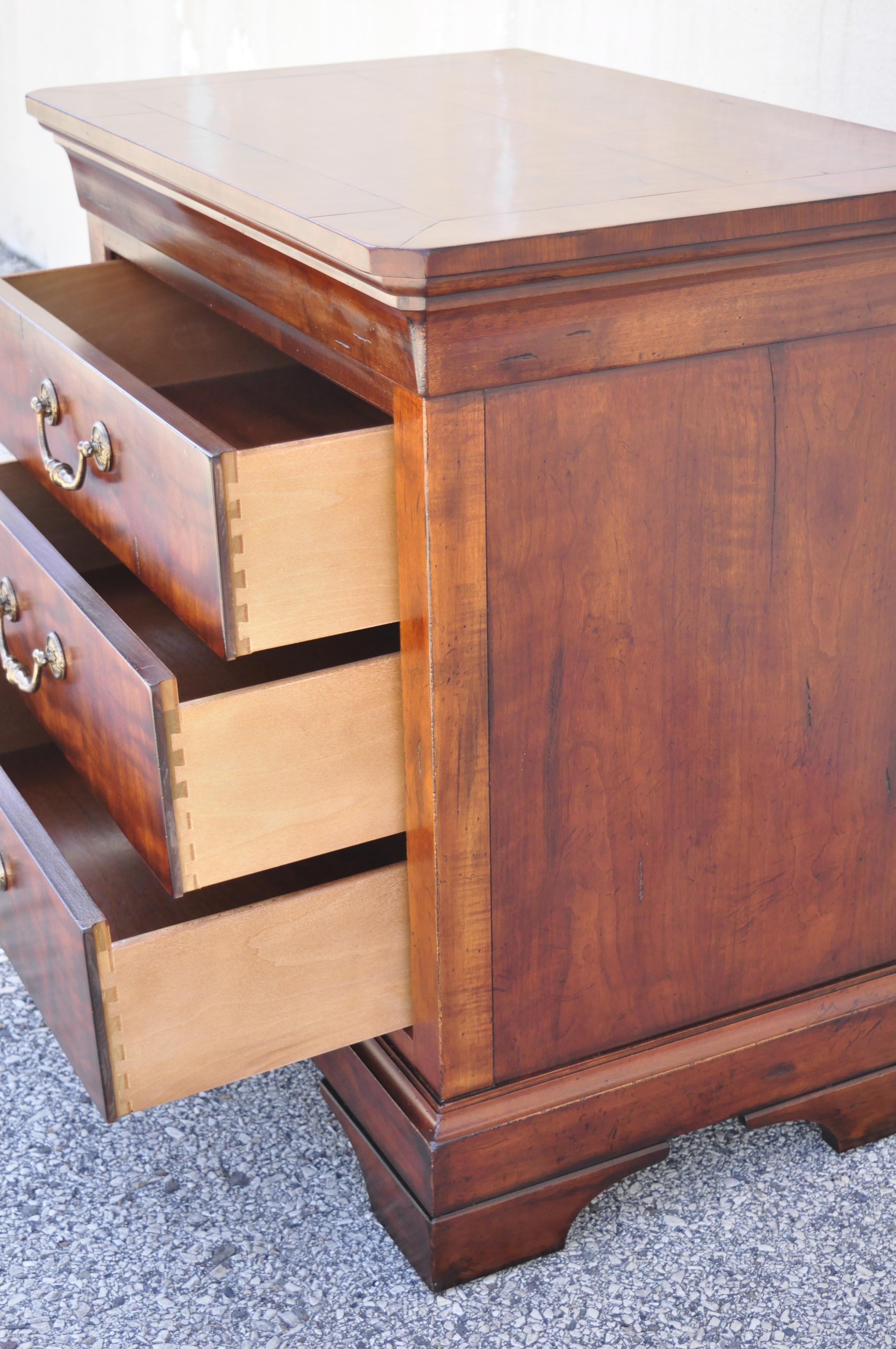 Henredon Cavalier Aged Cherry Wood 3 Drawer Nightstand Bedside Table In Good Condition In Philadelphia, PA