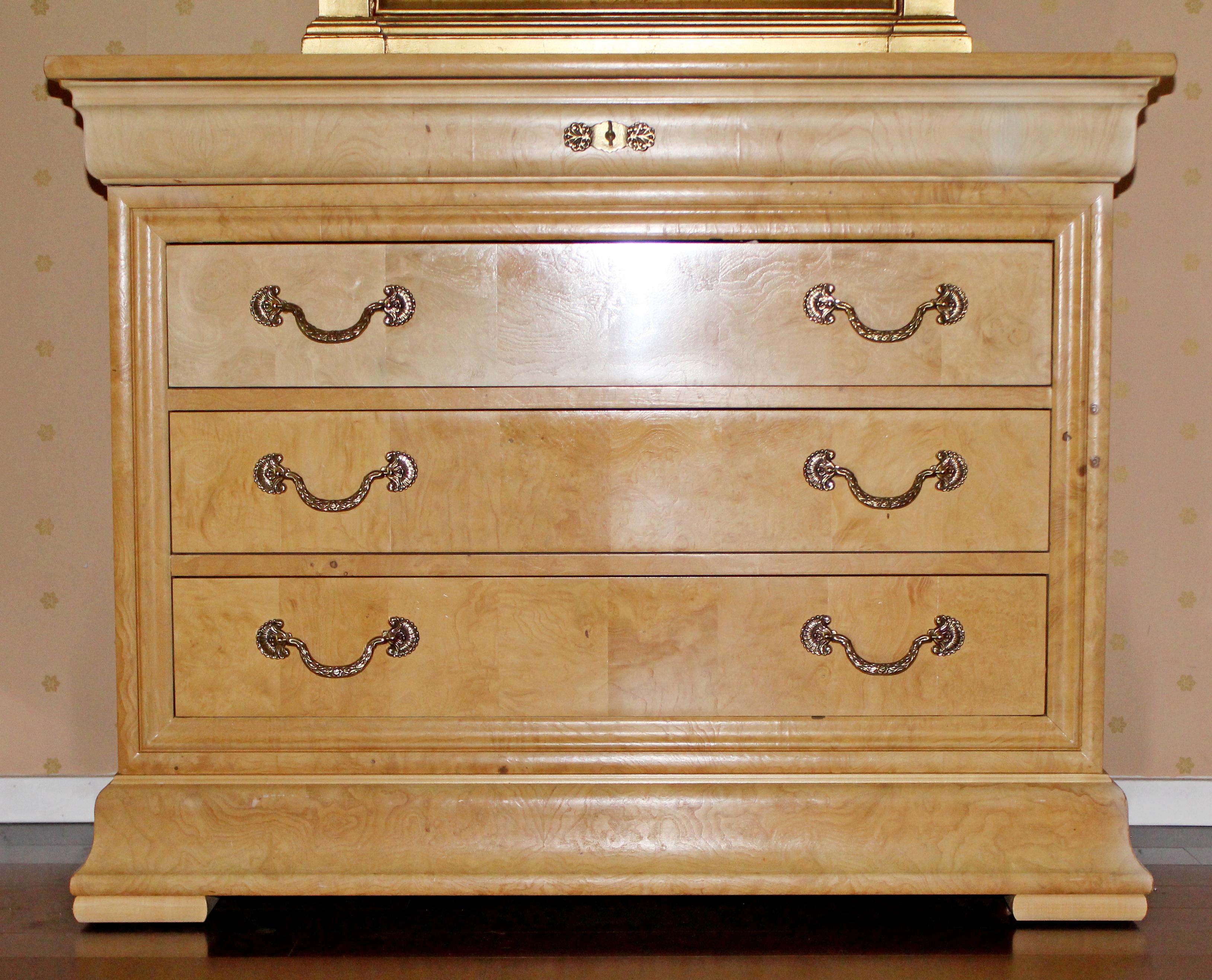 For your consideration is a gorgeous light burl wood dresser nightstand, with three drawers that have brass handles, in the style of Henredon. In excellent condition. The dimensions are 44