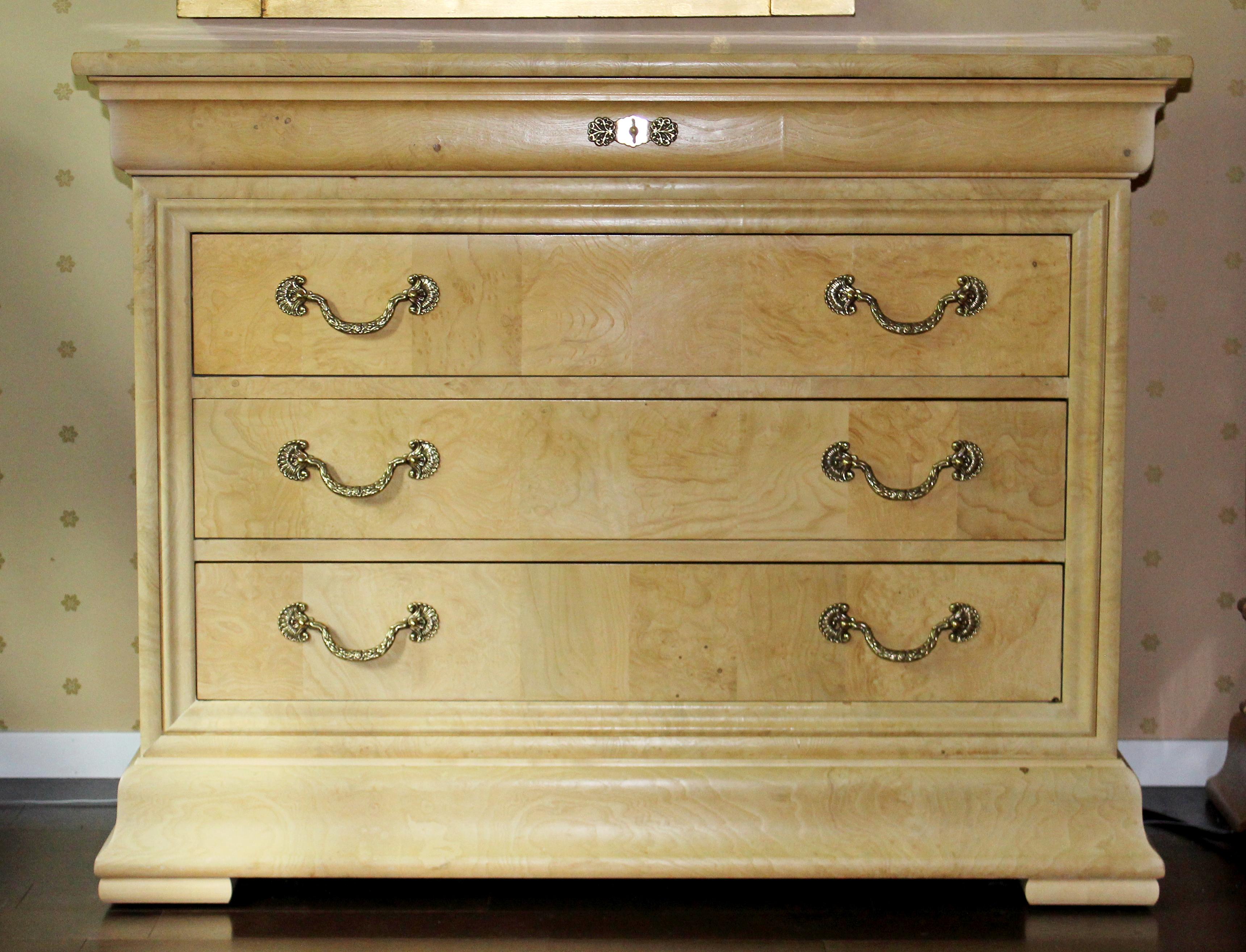 For your consideration is a gorgeous light burl wood dresser nightstand, with three drawers that have brass handles, in the style of Henredon. In excellent condition. The dimensions are 44