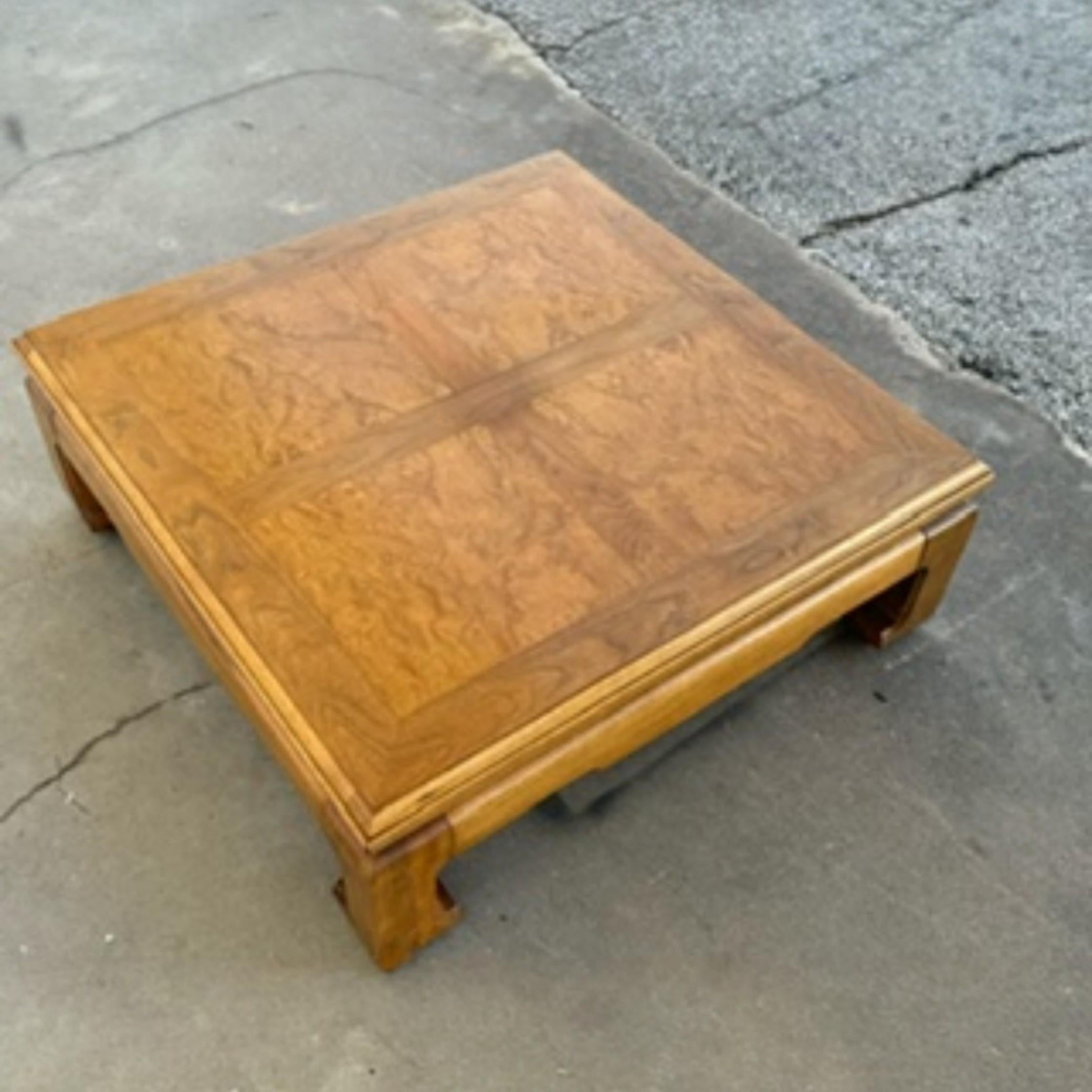 Henredon chin hua style 38” Squared coffee table In Excellent Condition For Sale In Pasadena, TX