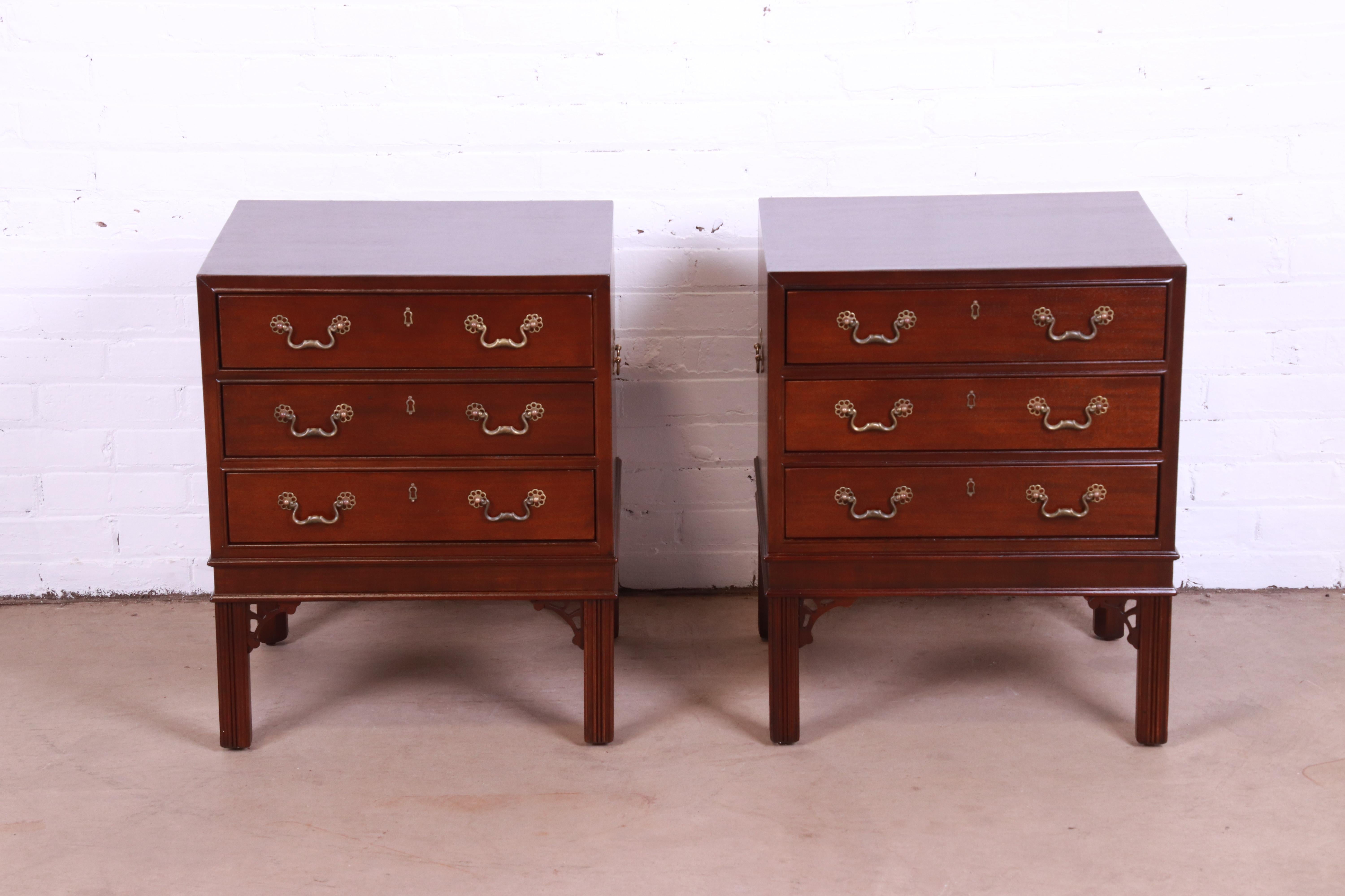 American Henredon Chinese Chippendale Carved Mahogany Nightstands, Newly Refinished For Sale