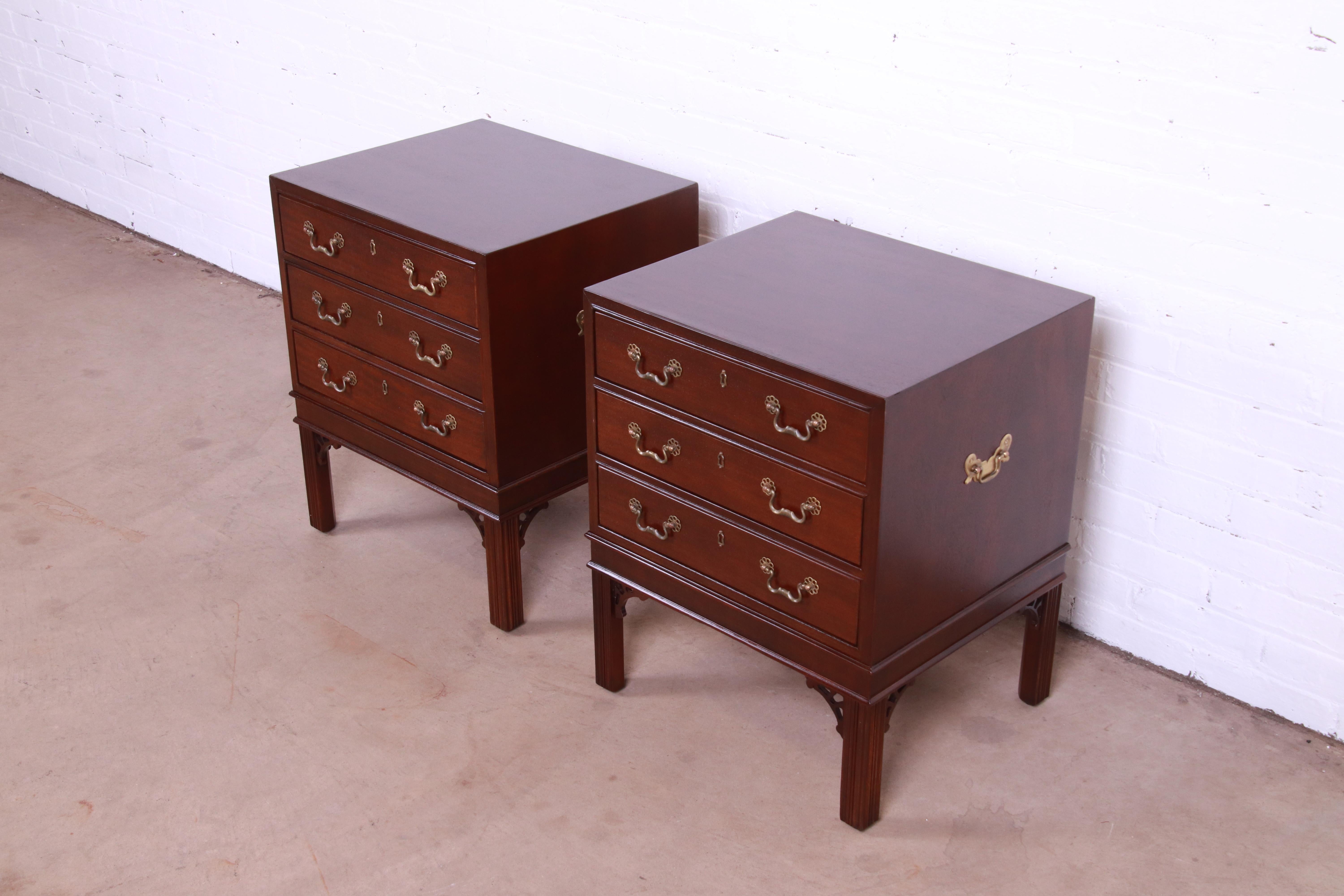 Henredon Chinese Chippendale Carved Mahogany Nightstands, Newly Refinished In Good Condition For Sale In South Bend, IN
