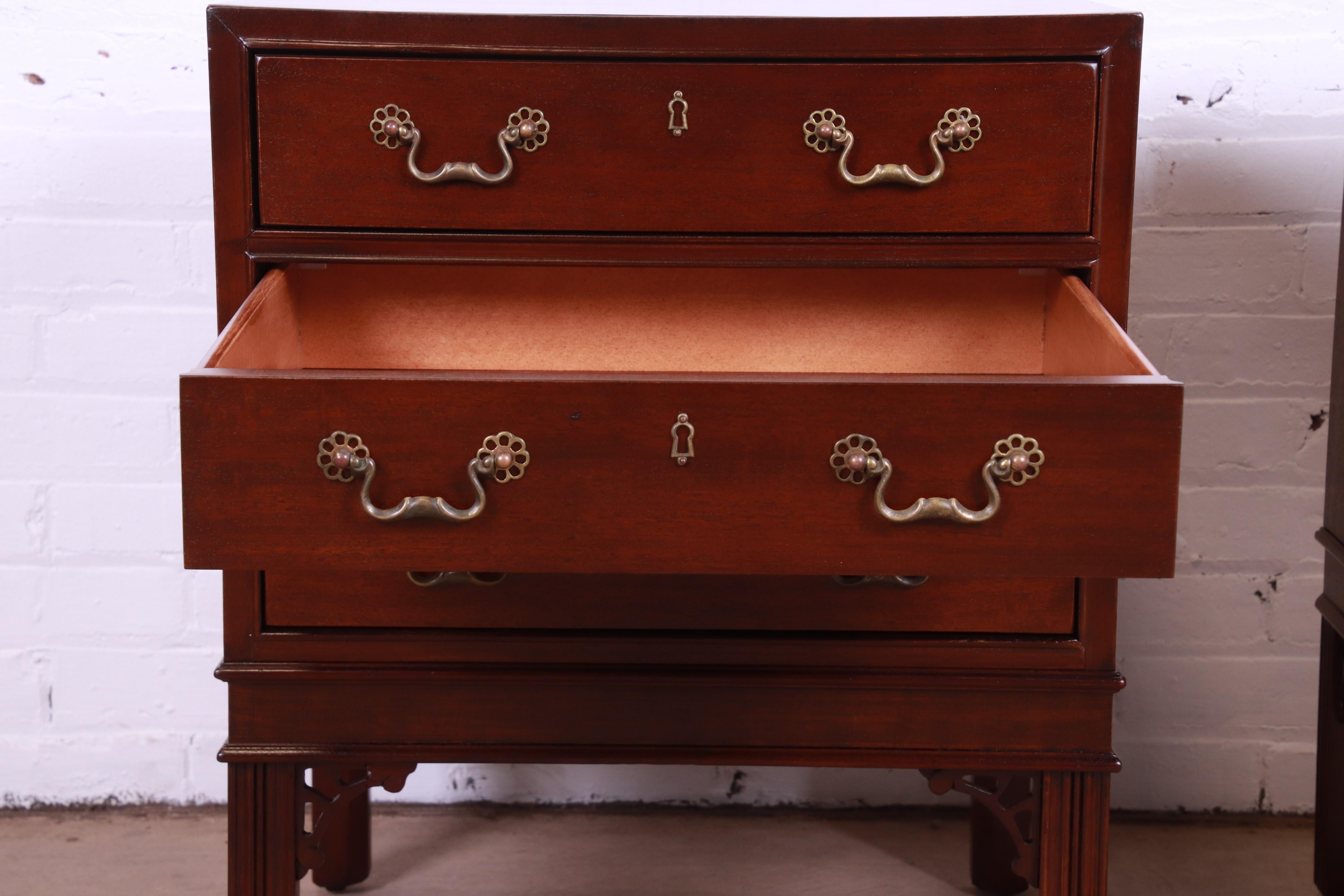 Henredon Chinese Chippendale Carved Mahogany Nightstands, Newly Refinished For Sale 3