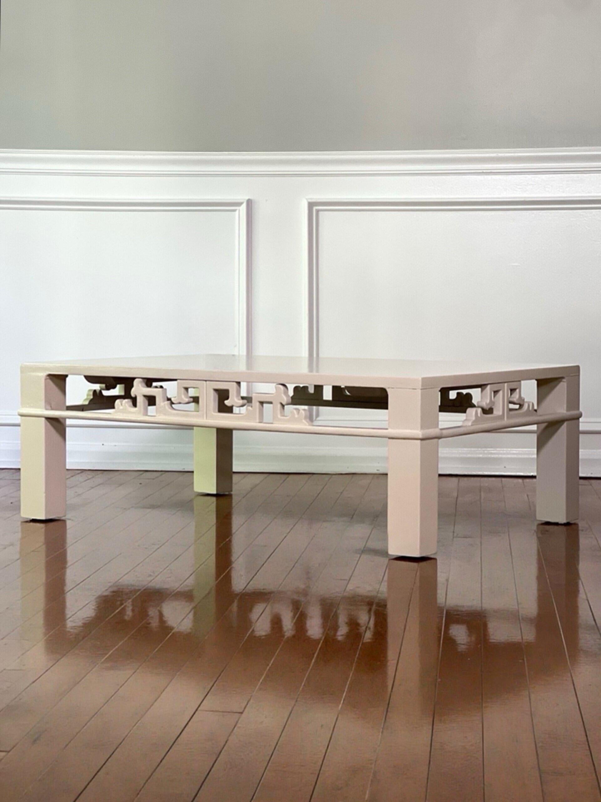 Late 20th Century Henredon Chinoiserie White Coffee Table For Sale