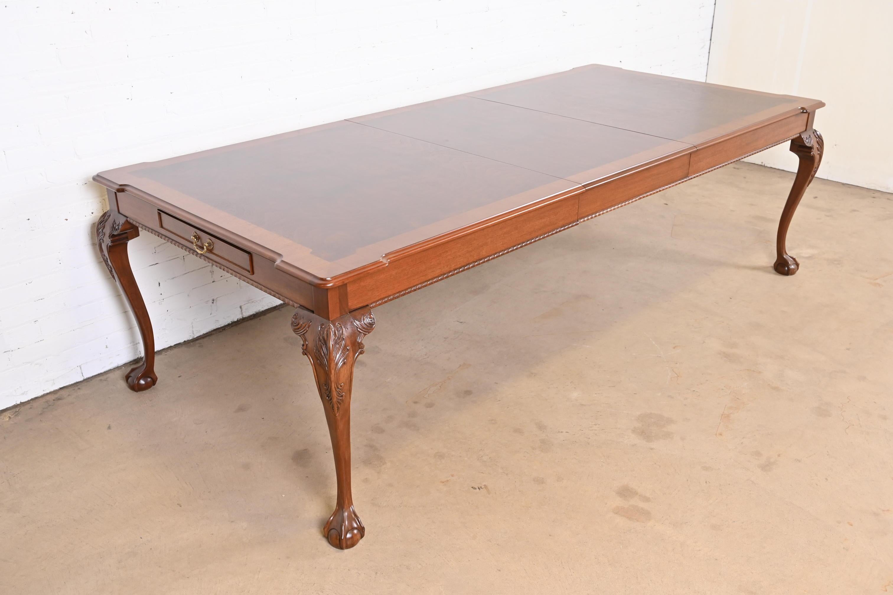Late 20th Century Henredon Chippendale Banded Mahogany and Burl Wood Dining Table, Refinished For Sale