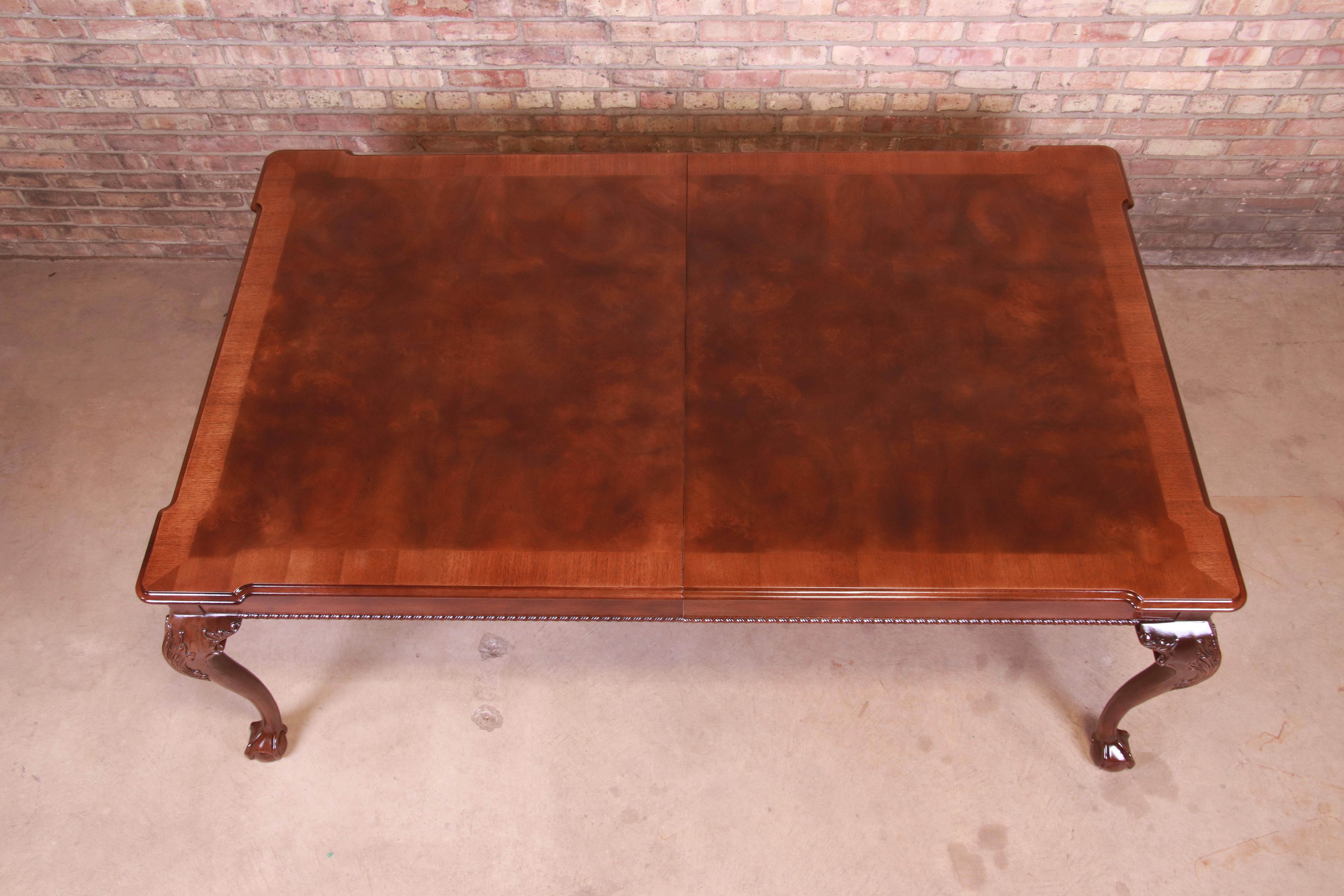 Henredon Chippendale Banded Mahogany Extension Dining Table, Newly Refinished 4